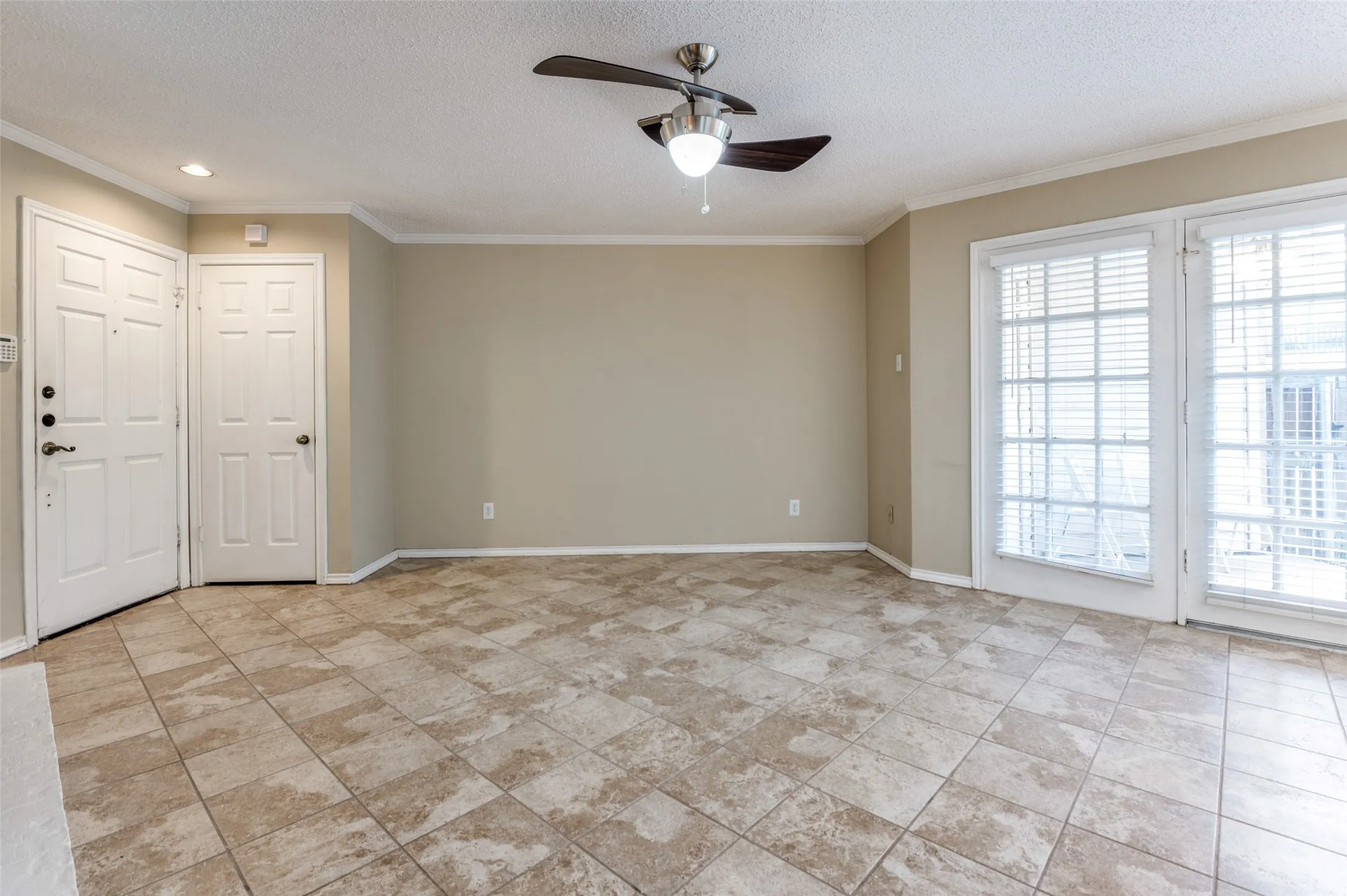 Condominium For Rent in Dallas County , 16301 Ledgemont Lane 179, Addison, Texas 75001, 2 Bedroom, 2 Bathroom, Garage spaces, 978 Sqft, built in 1982, mls#21396237, Real Estate Agent in Addison, Homes For Rent in Dallas county, Homes For Rent in Addison, Realtor in Addison Texas, Real Estate Brokerage Independent Realty Texas, Luminita Cordes Realtor