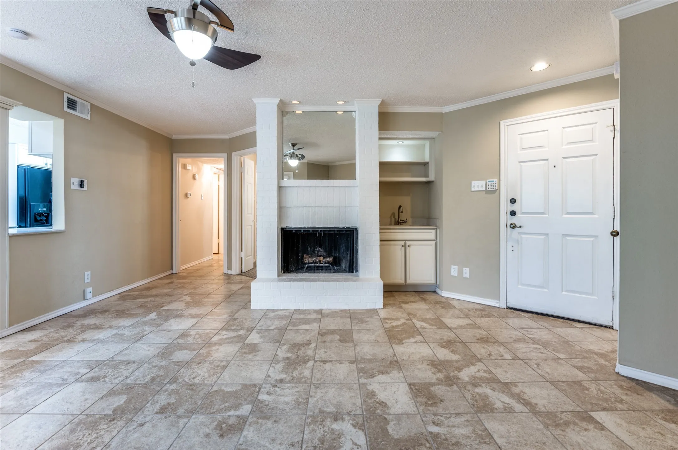 Condominium For Rent in Dallas County , 16301 Ledgemont Lane 179, Addison, Texas 75001, 2 Bedroom, 2 Bathroom, Garage spaces, 978 Sqft, built in 1982, mls#21396237, Real Estate Agent in Addison, Homes For Rent in Dallas county, Homes For Rent in Addison, Realtor in Addison Texas, Real Estate Brokerage Independent Realty Texas, Luminita Cordes Realtor