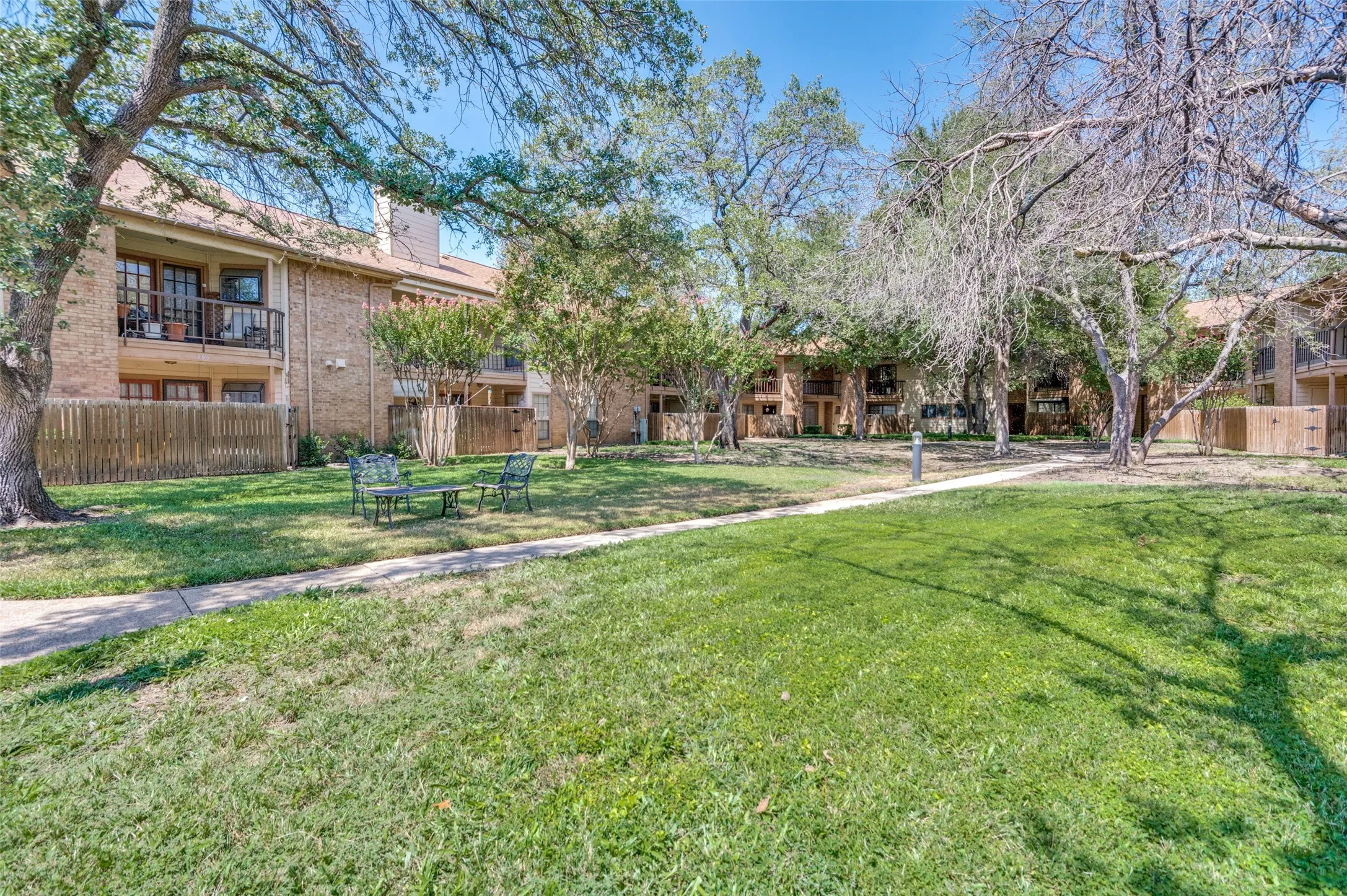 Condominium For Rent in Dallas County , 16301 Ledgemont Lane 179, Addison, Texas 75001, 2 Bedroom, 2 Bathroom, Garage spaces, 978 Sqft, built in 1982, mls#21396237, Real Estate Agent in Addison, Homes For Rent in Dallas county, Homes For Rent in Addison, Realtor in Addison Texas, Real Estate Brokerage Independent Realty Texas, Luminita Cordes Realtor