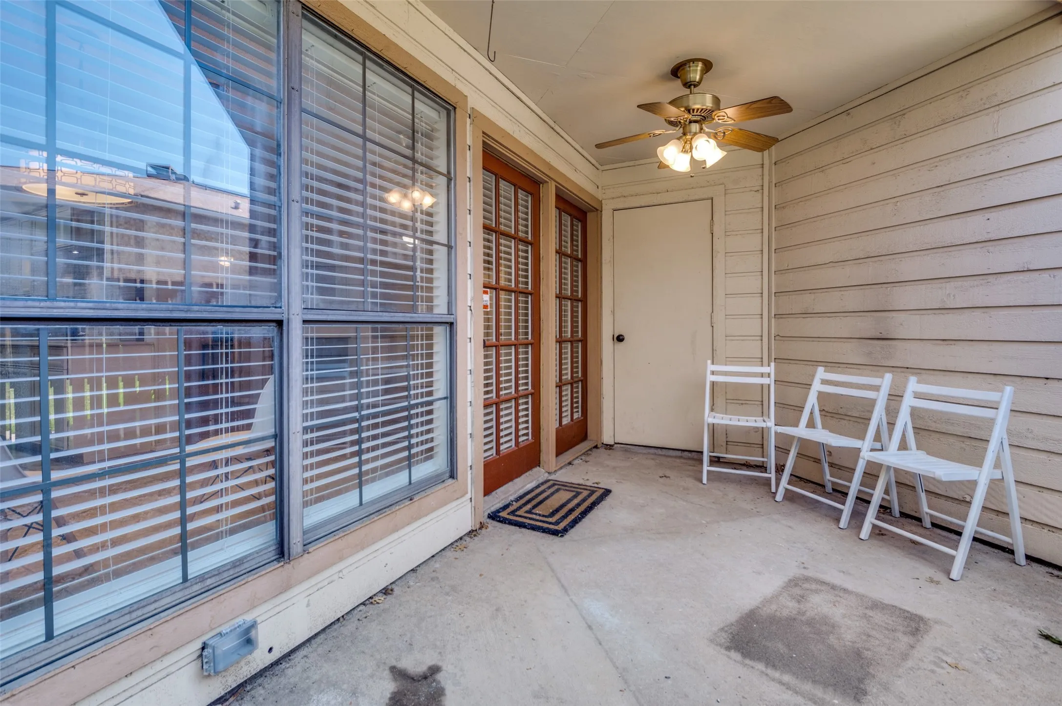 Condominium For Rent in Dallas County , 16301 Ledgemont Lane 179, Addison, Texas 75001, 2 Bedroom, 2 Bathroom, Garage spaces, 978 Sqft, built in 1982, mls#21396237, Real Estate Agent in Addison, Homes For Rent in Dallas county, Homes For Rent in Addison, Realtor in Addison Texas, Real Estate Brokerage Independent Realty Texas, Luminita Cordes Realtor