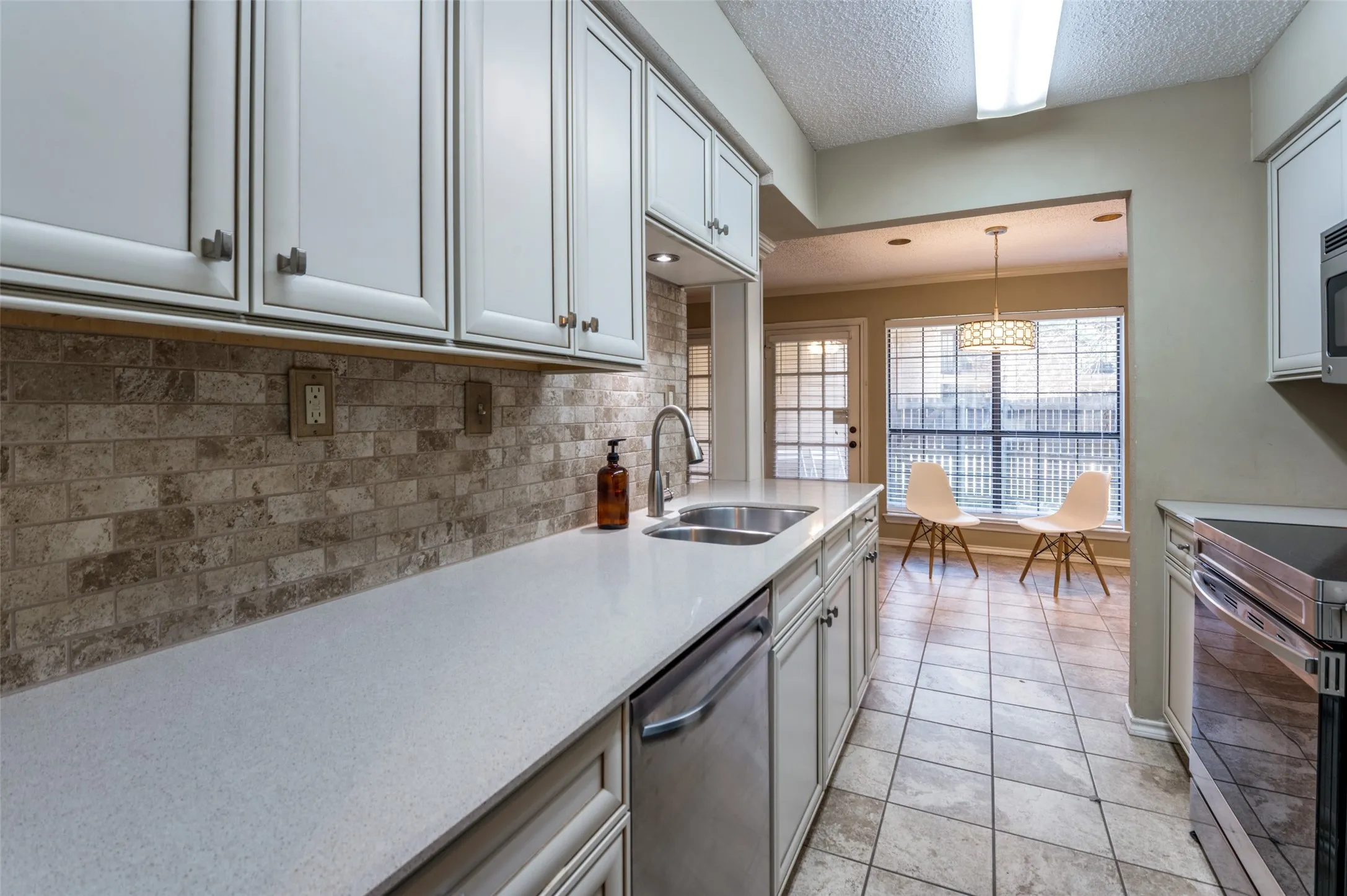 Condominium For Rent in Dallas County , 16301 Ledgemont Lane 179, Addison, Texas 75001, 2 Bedroom, 2 Bathroom, Garage spaces, 978 Sqft, built in 1982, mls#21396237, Real Estate Agent in Addison, Homes For Rent in Dallas county, Homes For Rent in Addison, Realtor in Addison Texas, Real Estate Brokerage Independent Realty Texas, Luminita Cordes Realtor