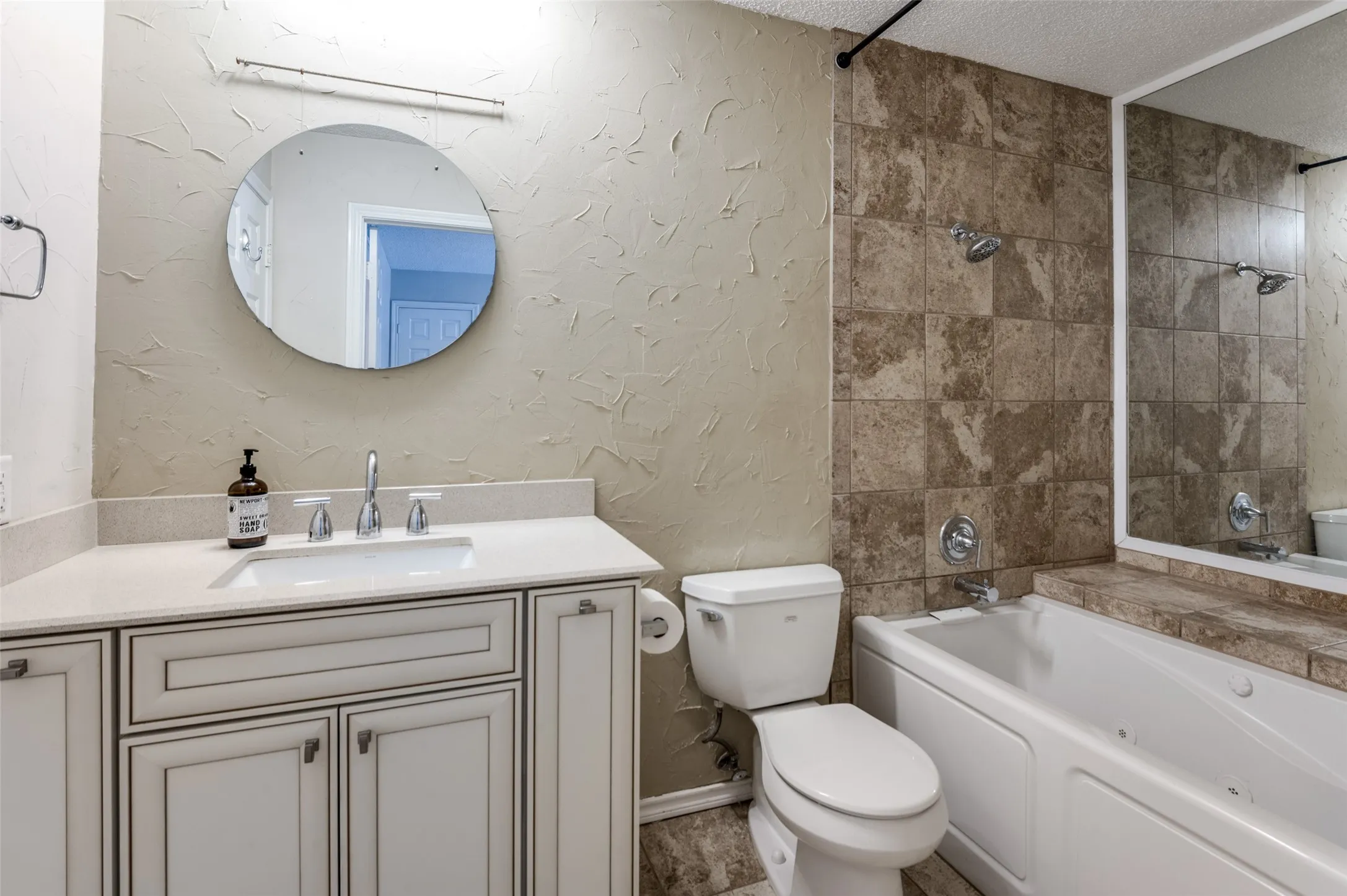 Condominium For Rent in Dallas County , 16301 Ledgemont Lane 179, Addison, Texas 75001, 2 Bedroom, 2 Bathroom, Garage spaces, 978 Sqft, built in 1982, mls#21396237, Real Estate Agent in Addison, Homes For Rent in Dallas county, Homes For Rent in Addison, Realtor in Addison Texas, Real Estate Brokerage Independent Realty Texas, Luminita Cordes Realtor