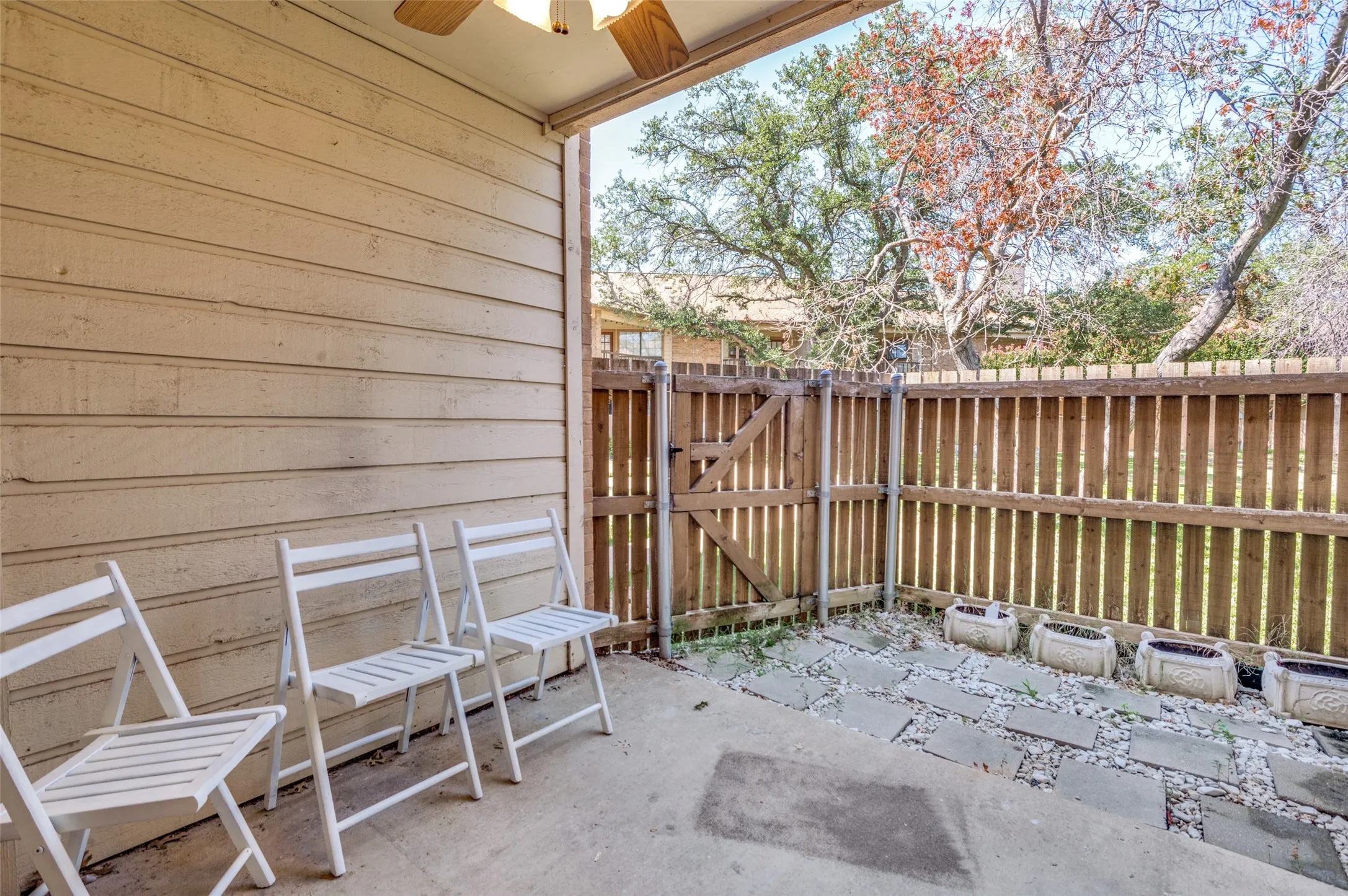Condominium For Rent in Dallas County , 16301 Ledgemont Lane 179, Addison, Texas 75001, 2 Bedroom, 2 Bathroom, Garage spaces, 978 Sqft, built in 1982, mls#21396237, Real Estate Agent in Addison, Homes For Rent in Dallas county, Homes For Rent in Addison, Realtor in Addison Texas, Real Estate Brokerage Independent Realty Texas, Luminita Cordes Realtor