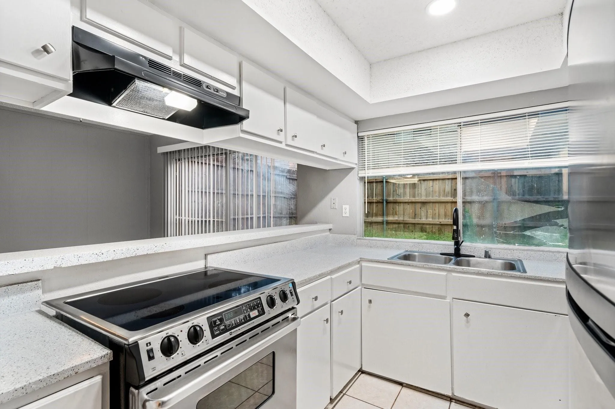 Single Family Residence For Sale in Dallas County , 406 San Maria Drive, Garland, Texas 75043, 3 Bedroom, 2 Bathroom, 1 Garage spaces, 1,472 Sqft, built in 1973, mls#21393066, Real Estate Agent in Garland, Homes For Sale in Dallas county, Homes For Sale in Garland, Realtor in Garland Texas, Real Estate Brokerage Independent Realty Texas, Luminita Cordes Realtor