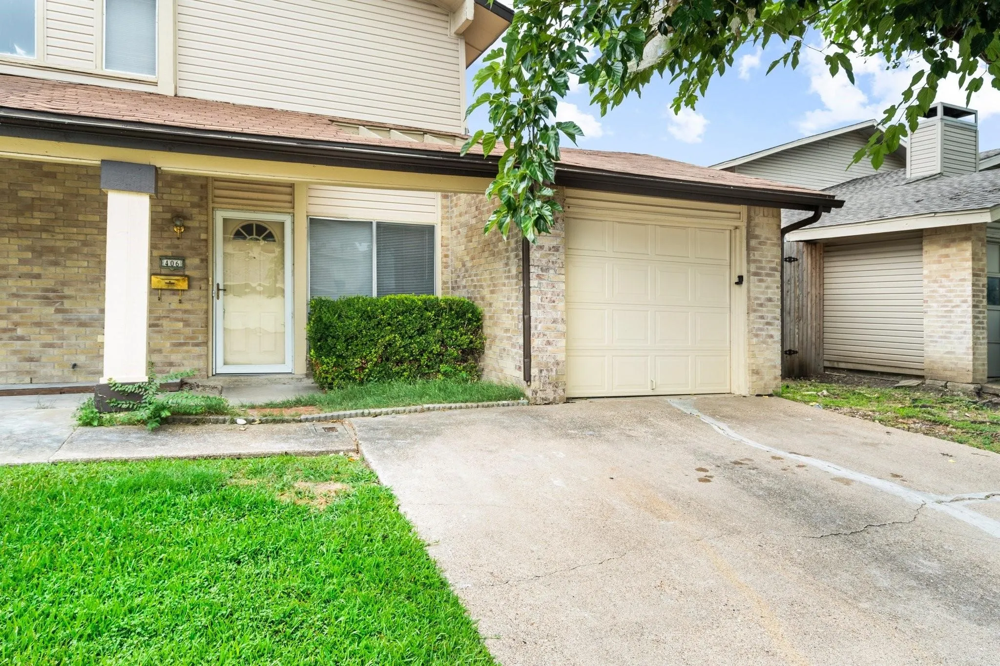 Single Family Residence For Sale in Dallas County , 406 San Maria Drive, Garland, Texas 75043, 3 Bedroom, 2 Bathroom, 1 Garage spaces, 1,472 Sqft, built in 1973, mls#21393066, Real Estate Agent in Garland, Homes For Sale in Dallas county, Homes For Sale in Garland, Realtor in Garland Texas, Real Estate Brokerage Independent Realty Texas, Luminita Cordes Realtor