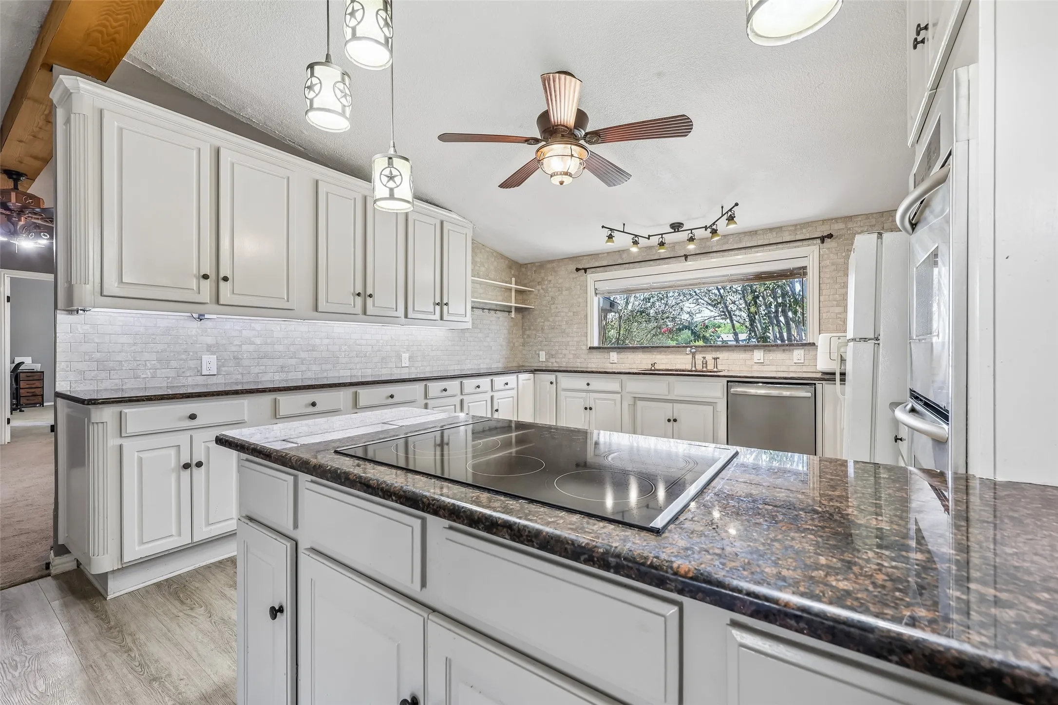 Mobile Home For Sale in Hunt County , 3393 Meadow Drive, Caddo Mills, Texas 75135, 4 Bedroom, 2 Bathroom, 1 Garage spaces, 2,728 Sqft, built in 1987, mls#21391831, Real Estate Agent in Caddo Mills, Homes For Sale in Hunt county, Homes For Sale in Caddo Mills, Realtor in Caddo Mills Texas, Real Estate Brokerage Independent Realty Texas, Luminita Cordes Realtor