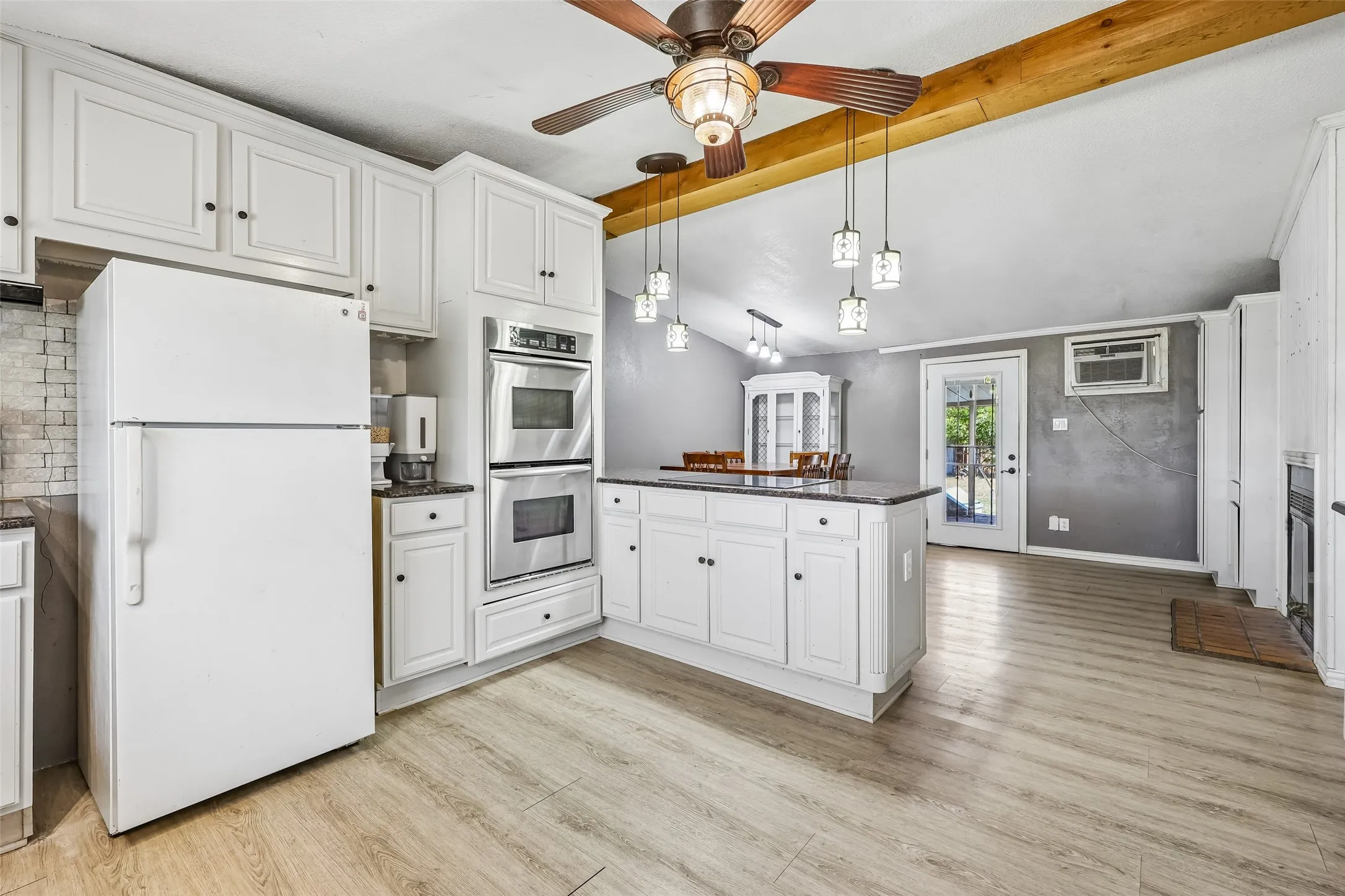 Mobile Home For Sale in Hunt County , 3393 Meadow Drive, Caddo Mills, Texas 75135, 4 Bedroom, 2 Bathroom, 1 Garage spaces, 2,728 Sqft, built in 1987, mls#21391831, Real Estate Agent in Caddo Mills, Homes For Sale in Hunt county, Homes For Sale in Caddo Mills, Realtor in Caddo Mills Texas, Real Estate Brokerage Independent Realty Texas, Luminita Cordes Realtor