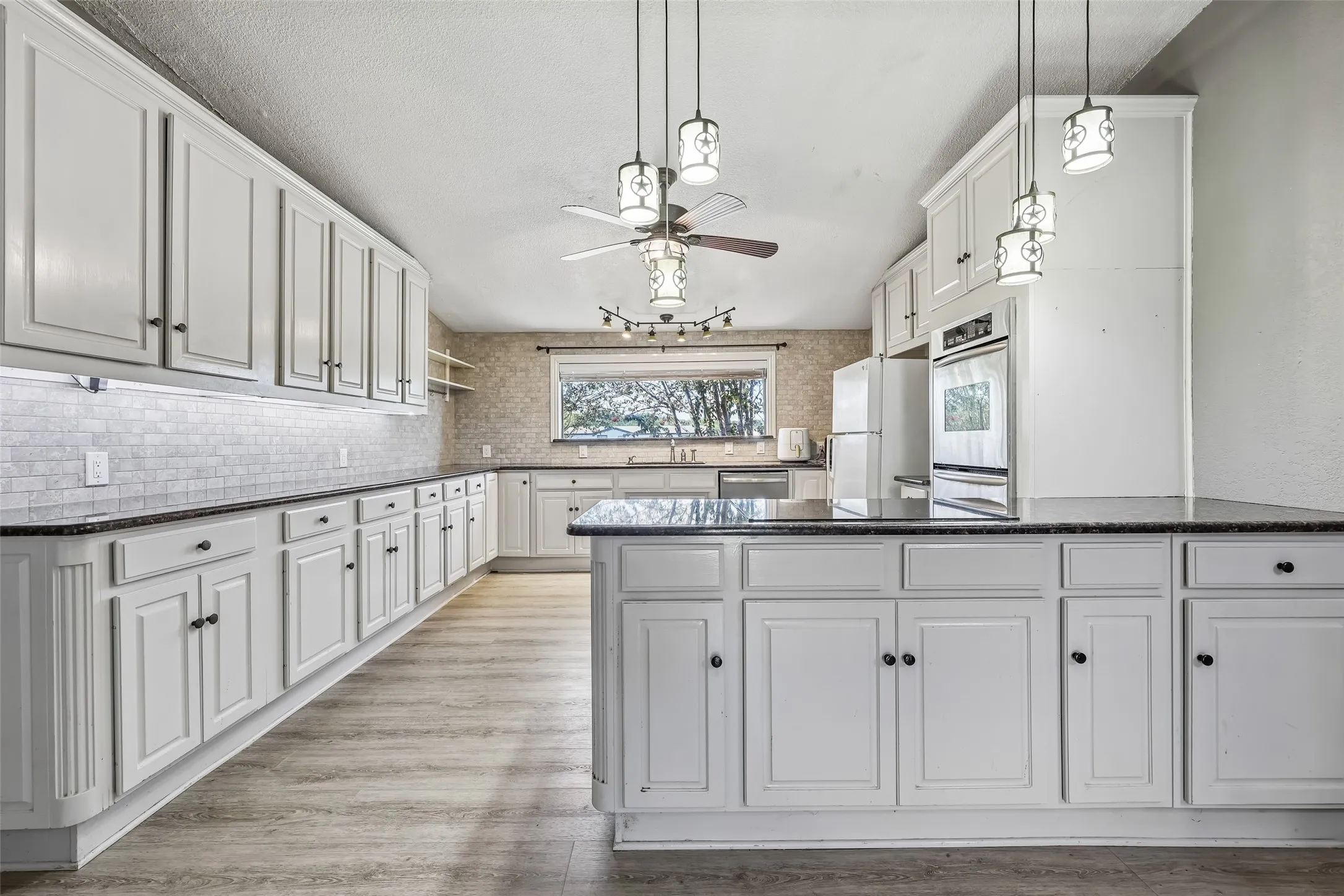 Mobile Home For Sale in Hunt County , 3393 Meadow Drive, Caddo Mills, Texas 75135, 4 Bedroom, 2 Bathroom, 1 Garage spaces, 2,728 Sqft, built in 1987, mls#21391831, Real Estate Agent in Caddo Mills, Homes For Sale in Hunt county, Homes For Sale in Caddo Mills, Realtor in Caddo Mills Texas, Real Estate Brokerage Independent Realty Texas, Luminita Cordes Realtor