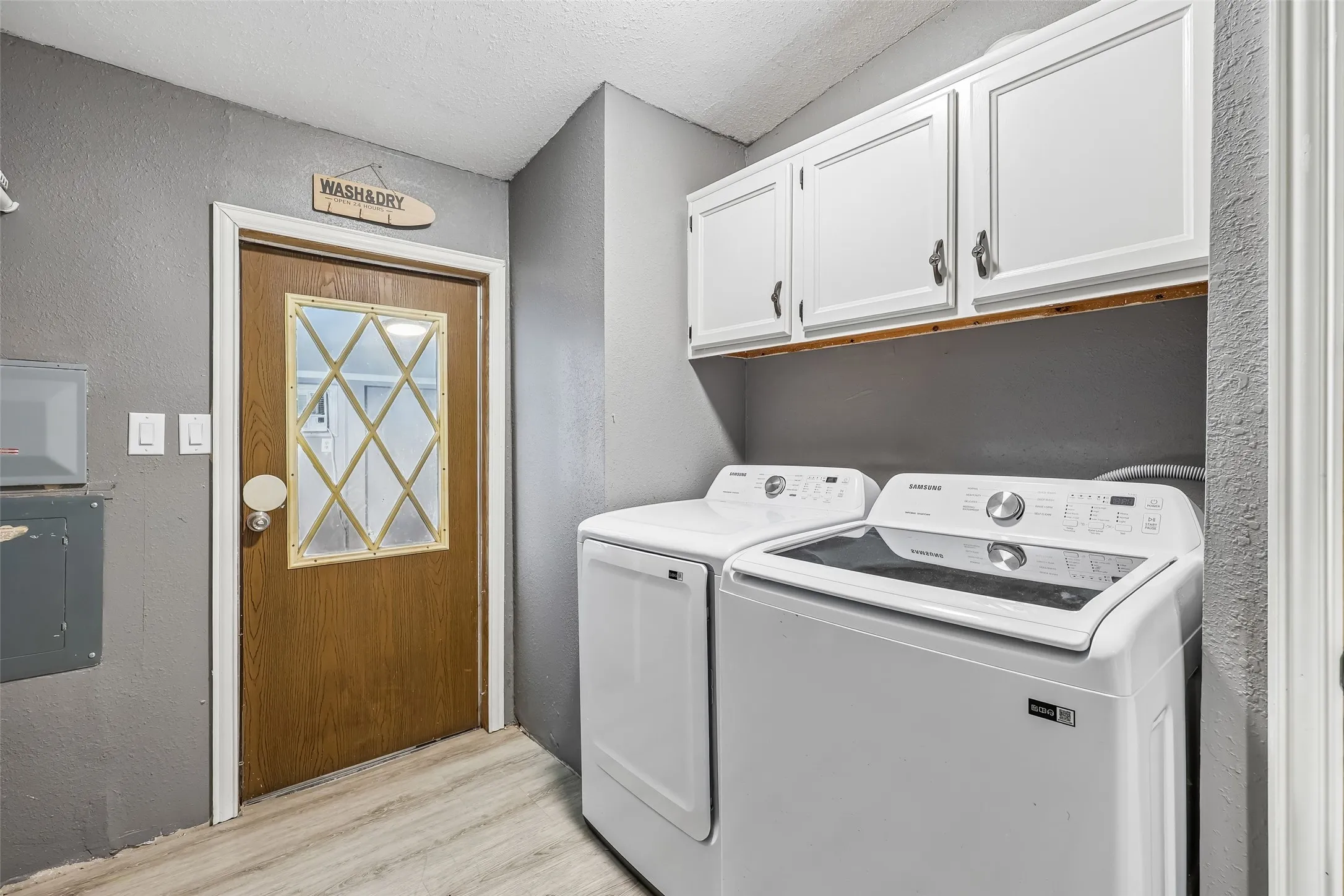 Mobile Home For Sale in Hunt County , 3393 Meadow Drive, Caddo Mills, Texas 75135, 4 Bedroom, 2 Bathroom, 1 Garage spaces, 2,728 Sqft, built in 1987, mls#21391831, Real Estate Agent in Caddo Mills, Homes For Sale in Hunt county, Homes For Sale in Caddo Mills, Realtor in Caddo Mills Texas, Real Estate Brokerage Independent Realty Texas, Luminita Cordes Realtor