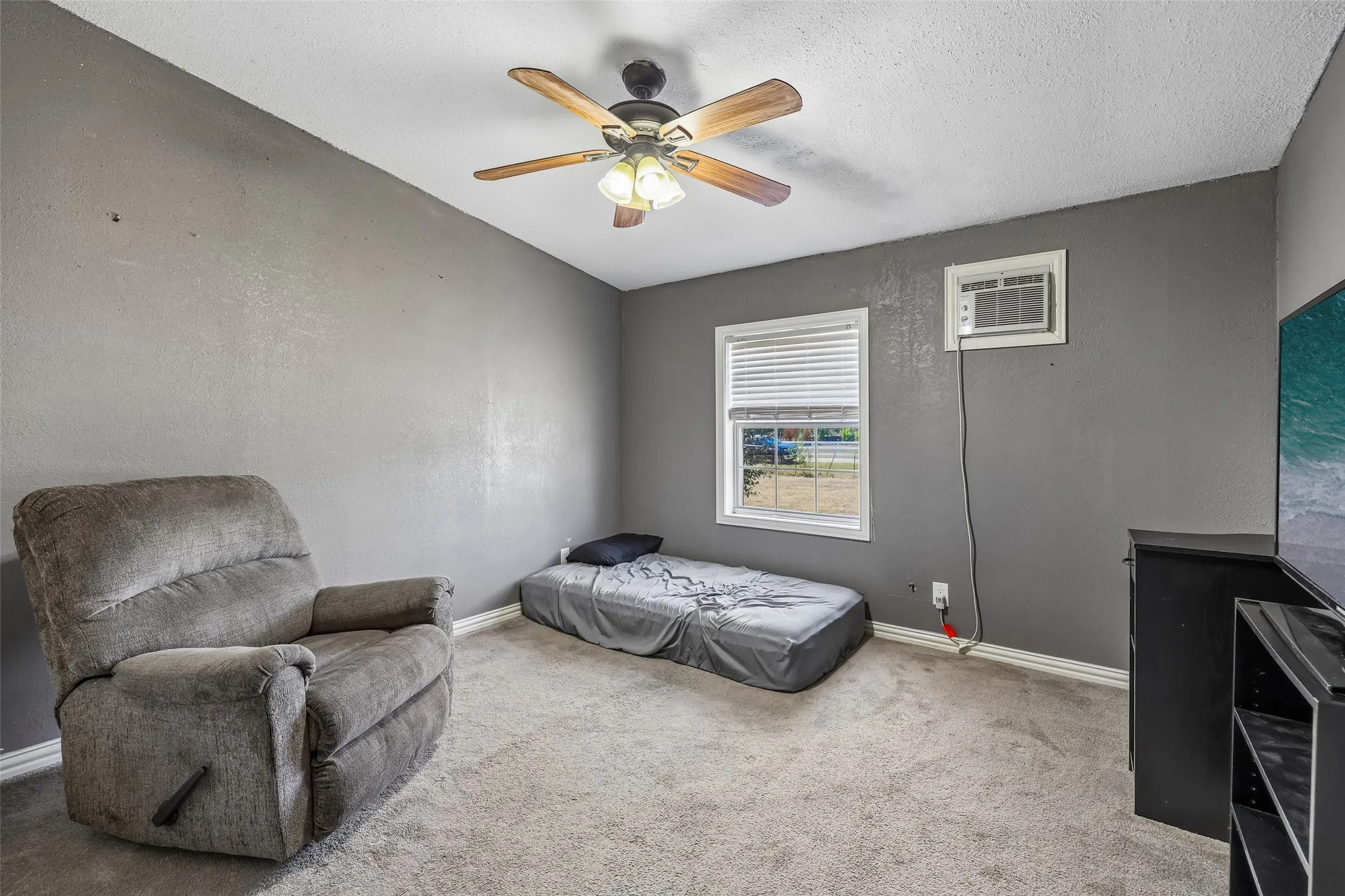 Mobile Home For Sale in Hunt County , 3393 Meadow Drive, Caddo Mills, Texas 75135, 4 Bedroom, 2 Bathroom, 1 Garage spaces, 2,728 Sqft, built in 1987, mls#21391831, Real Estate Agent in Caddo Mills, Homes For Sale in Hunt county, Homes For Sale in Caddo Mills, Realtor in Caddo Mills Texas, Real Estate Brokerage Independent Realty Texas, Luminita Cordes Realtor