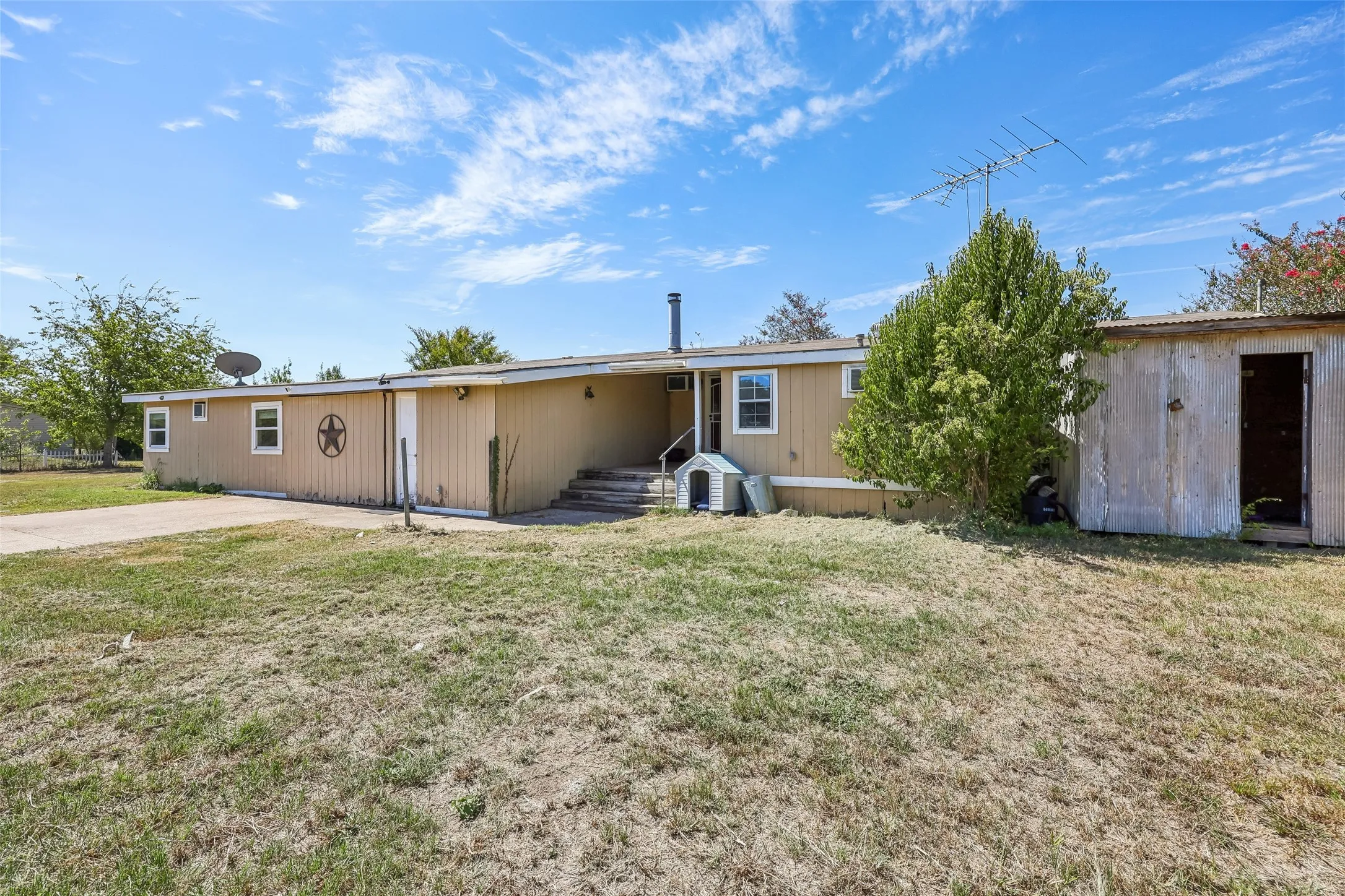 Mobile Home For Sale in Hunt County , 3393 Meadow Drive, Caddo Mills, Texas 75135, 4 Bedroom, 2 Bathroom, 1 Garage spaces, 2,728 Sqft, built in 1987, mls#21391831, Real Estate Agent in Caddo Mills, Homes For Sale in Hunt county, Homes For Sale in Caddo Mills, Realtor in Caddo Mills Texas, Real Estate Brokerage Independent Realty Texas, Luminita Cordes Realtor