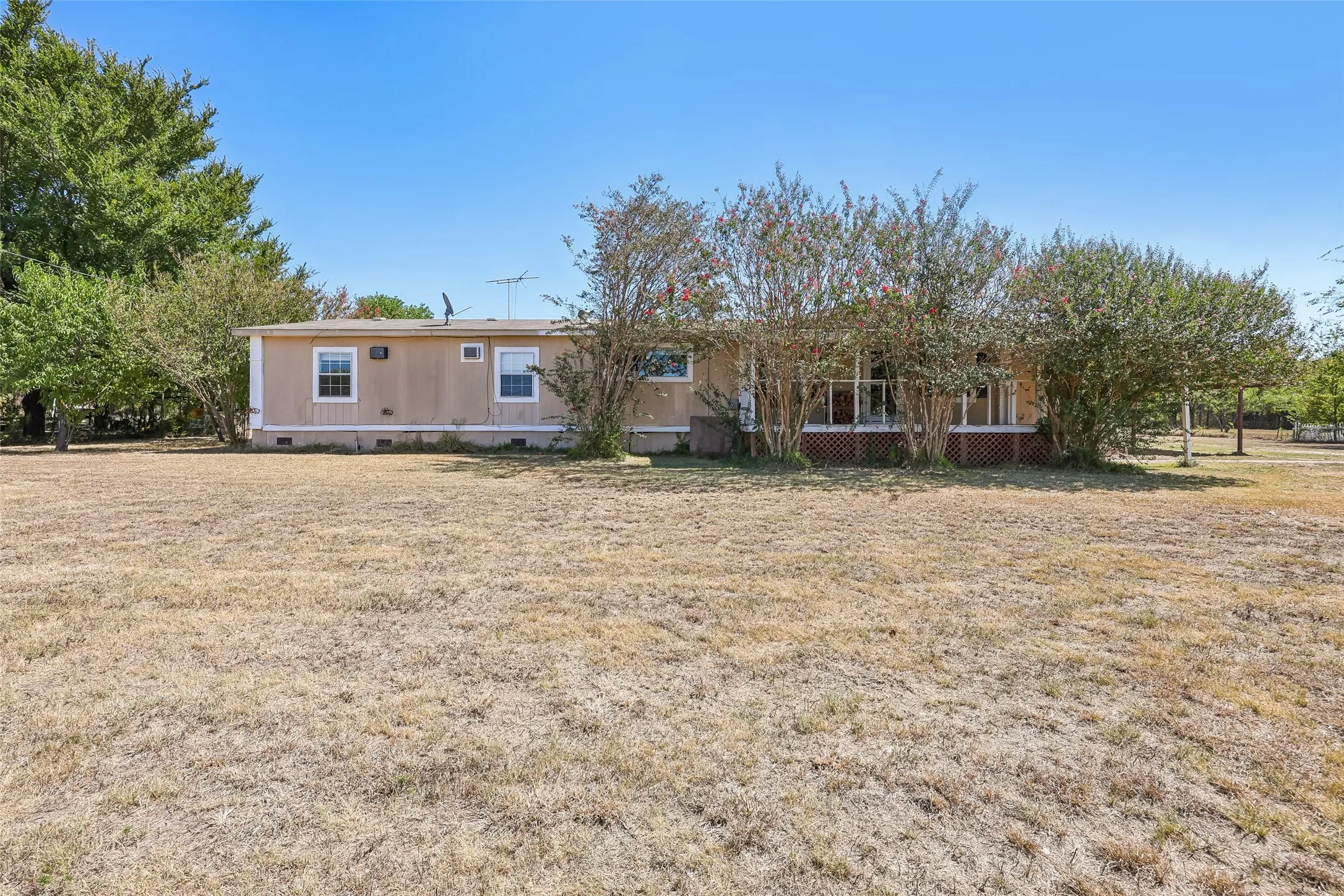 Mobile Home For Sale in Hunt County , 3393 Meadow Drive, Caddo Mills, Texas 75135, 4 Bedroom, 2 Bathroom, 1 Garage spaces, 2,728 Sqft, built in 1987, mls#21391831, Real Estate Agent in Caddo Mills, Homes For Sale in Hunt county, Homes For Sale in Caddo Mills, Realtor in Caddo Mills Texas, Real Estate Brokerage Independent Realty Texas, Luminita Cordes Realtor
