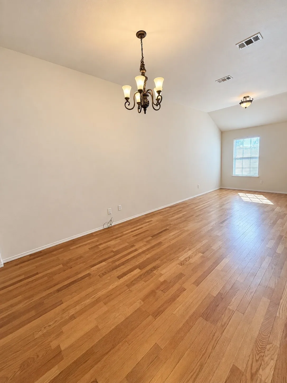 Single Family Residence For Sale in Tarrant County , 1314 Maple Terrace Drive, Mansfield, Texas 76063, 3 Bedroom, 4 Bathroom, 2 Garage spaces, 1,893 Sqft, built in 2004, mls#21395110, Real Estate Agent in Mansfield, Homes For Sale in Tarrant county, Homes For Sale in Mansfield, Realtor in Mansfield Texas, Real Estate Brokerage Independent Realty Texas, Luminita Cordes Realtor