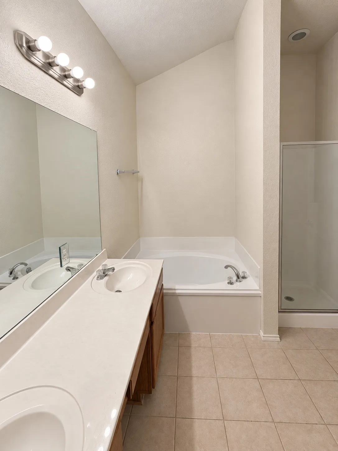 Single Family Residence For Sale in Tarrant County , 1314 Maple Terrace Drive, Mansfield, Texas 76063, 3 Bedroom, 4 Bathroom, 2 Garage spaces, 1,893 Sqft, built in 2004, mls#21395110, Real Estate Agent in Mansfield, Homes For Sale in Tarrant county, Homes For Sale in Mansfield, Realtor in Mansfield Texas, Real Estate Brokerage Independent Realty Texas, Luminita Cordes Realtor