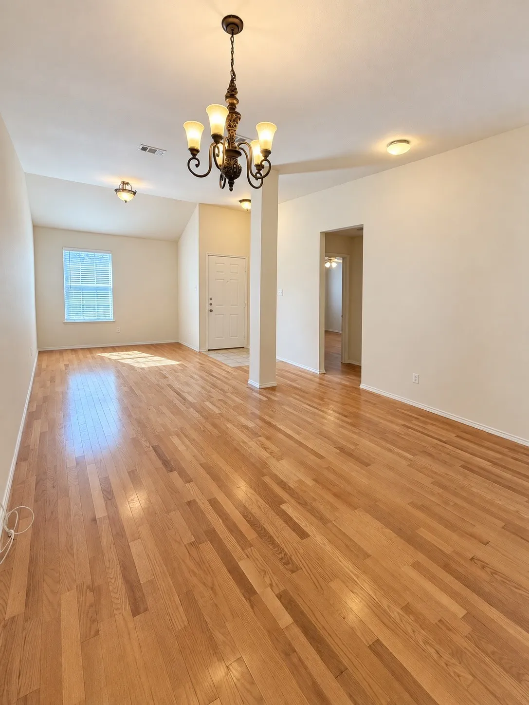 Single Family Residence For Sale in Tarrant County , 1314 Maple Terrace Drive, Mansfield, Texas 76063, 3 Bedroom, 4 Bathroom, 2 Garage spaces, 1,893 Sqft, built in 2004, mls#21395110, Real Estate Agent in Mansfield, Homes For Sale in Tarrant county, Homes For Sale in Mansfield, Realtor in Mansfield Texas, Real Estate Brokerage Independent Realty Texas, Luminita Cordes Realtor