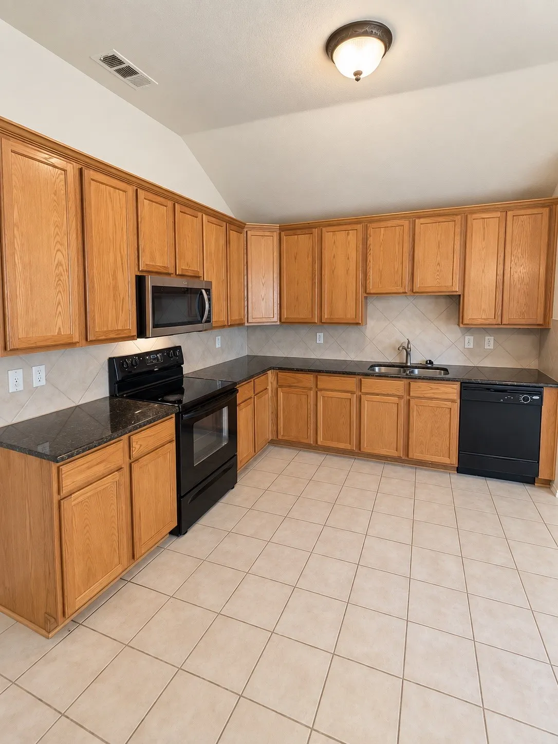 Single Family Residence For Sale in Tarrant County , 1314 Maple Terrace Drive, Mansfield, Texas 76063, 3 Bedroom, 4 Bathroom, 2 Garage spaces, 1,893 Sqft, built in 2004, mls#21395110, Real Estate Agent in Mansfield, Homes For Sale in Tarrant county, Homes For Sale in Mansfield, Realtor in Mansfield Texas, Real Estate Brokerage Independent Realty Texas, Luminita Cordes Realtor