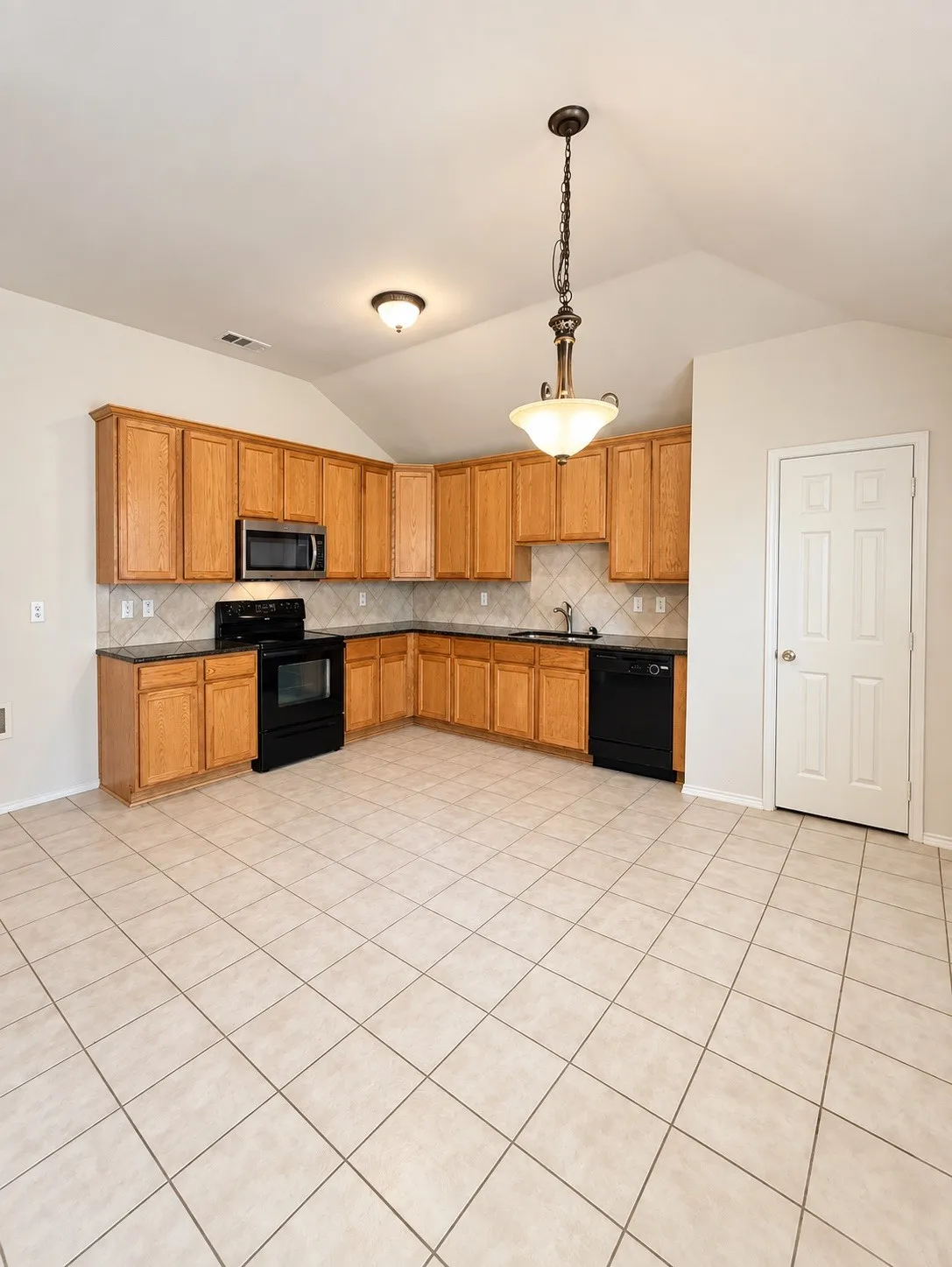 Single Family Residence For Sale in Tarrant County , 1314 Maple Terrace Drive, Mansfield, Texas 76063, 3 Bedroom, 4 Bathroom, 2 Garage spaces, 1,893 Sqft, built in 2004, mls#21395110, Real Estate Agent in Mansfield, Homes For Sale in Tarrant county, Homes For Sale in Mansfield, Realtor in Mansfield Texas, Real Estate Brokerage Independent Realty Texas, Luminita Cordes Realtor