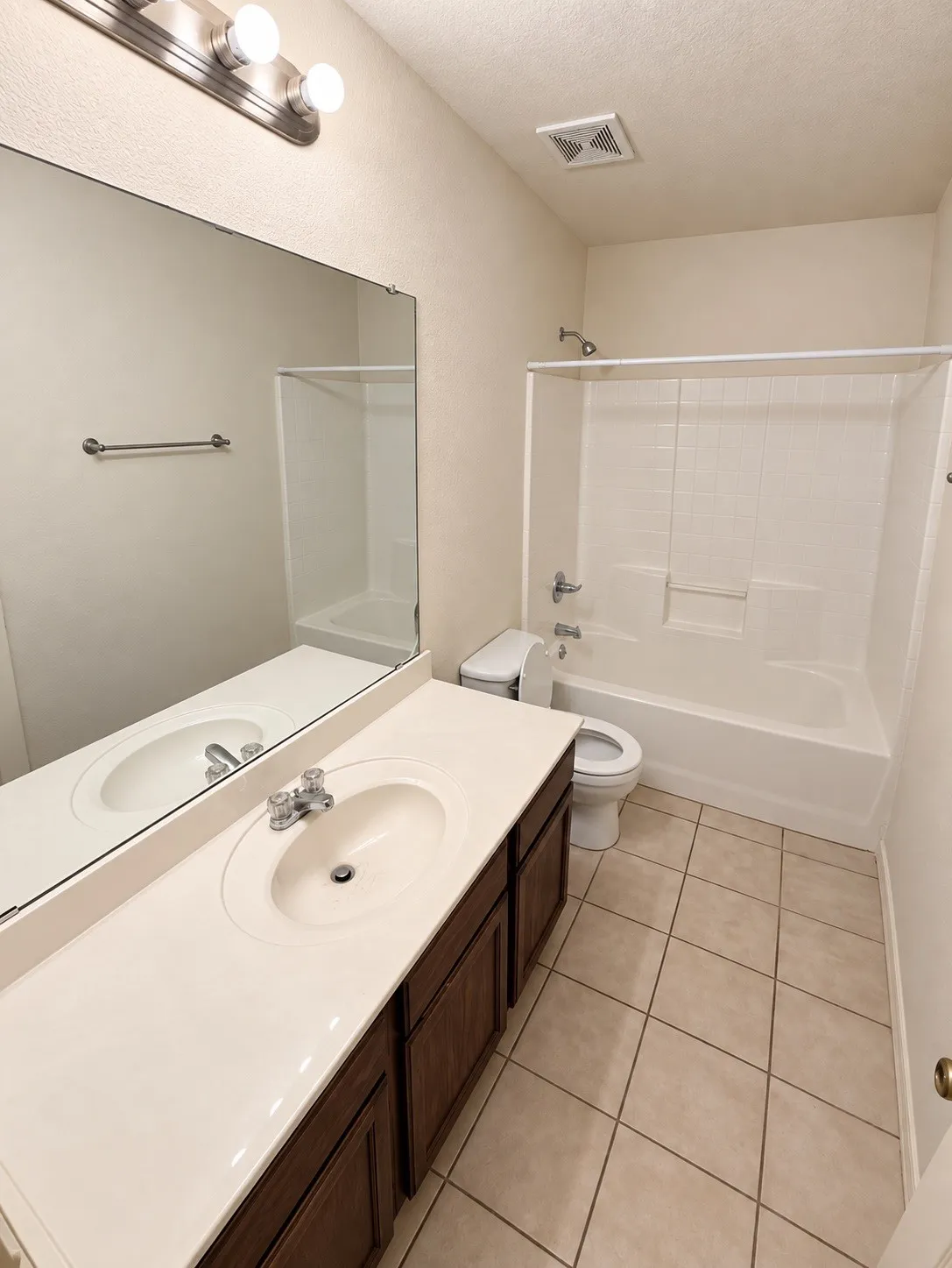 Single Family Residence For Sale in Tarrant County , 1314 Maple Terrace Drive, Mansfield, Texas 76063, 3 Bedroom, 4 Bathroom, 2 Garage spaces, 1,893 Sqft, built in 2004, mls#21395110, Real Estate Agent in Mansfield, Homes For Sale in Tarrant county, Homes For Sale in Mansfield, Realtor in Mansfield Texas, Real Estate Brokerage Independent Realty Texas, Luminita Cordes Realtor