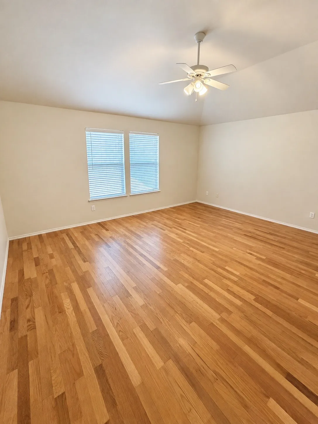 Single Family Residence For Sale in Tarrant County , 1314 Maple Terrace Drive, Mansfield, Texas 76063, 3 Bedroom, 4 Bathroom, 2 Garage spaces, 1,893 Sqft, built in 2004, mls#21395110, Real Estate Agent in Mansfield, Homes For Sale in Tarrant county, Homes For Sale in Mansfield, Realtor in Mansfield Texas, Real Estate Brokerage Independent Realty Texas, Luminita Cordes Realtor