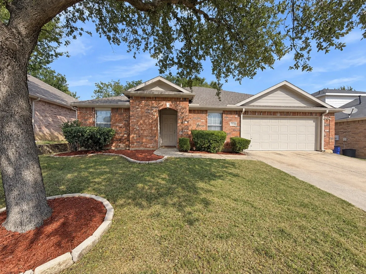 Single Family Residence For Sale in Tarrant County , 1314 Maple Terrace Drive, Mansfield, Texas 76063, 3 Bedroom, 4 Bathroom, 2 Garage spaces, 1,893 Sqft, built in 2004, mls#21395110, Real Estate Agent in Mansfield, Homes For Sale in Tarrant county, Homes For Sale in Mansfield, Realtor in Mansfield Texas, Real Estate Brokerage Independent Realty Texas, Luminita Cordes Realtor