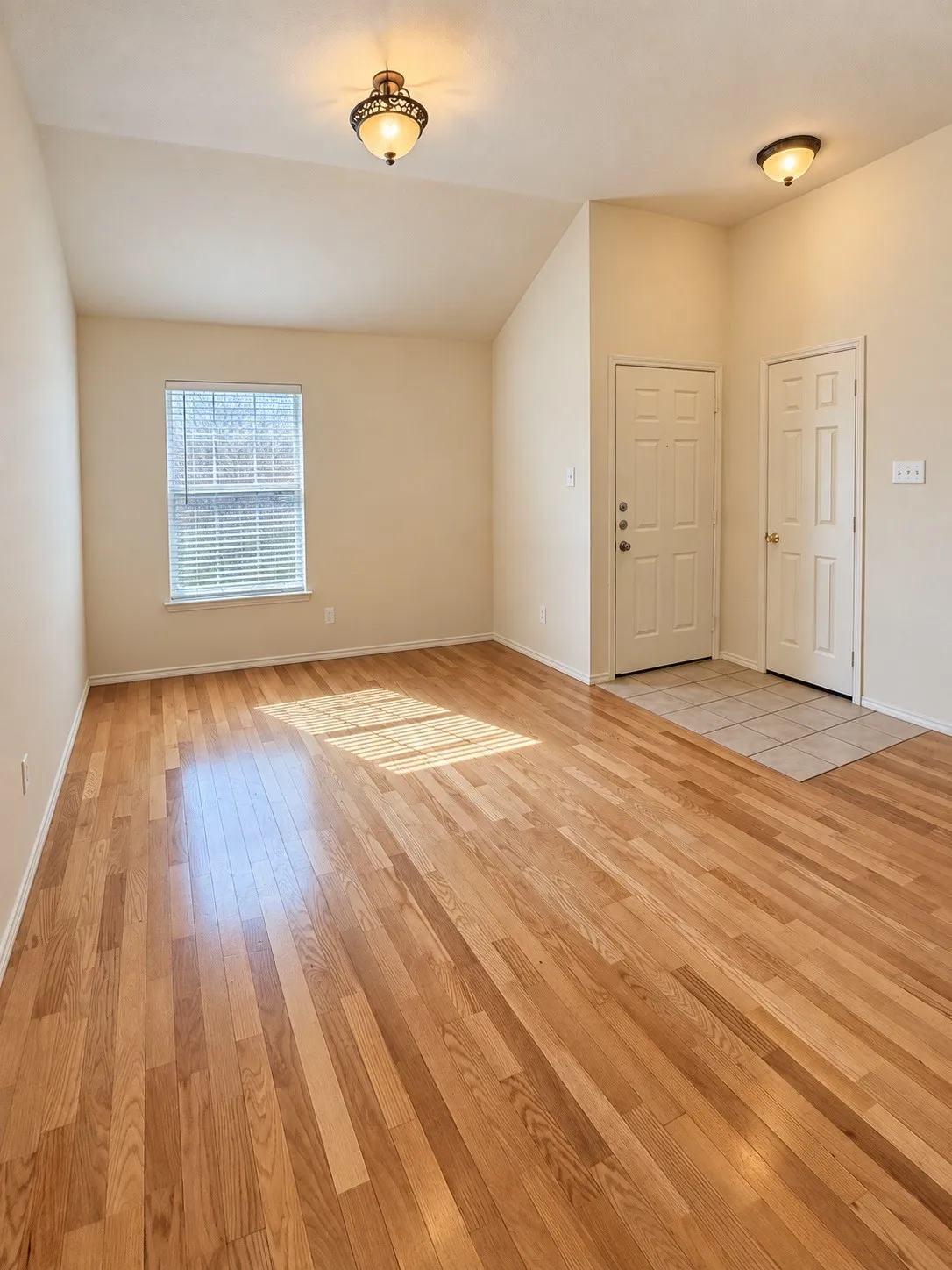 Single Family Residence For Sale in Tarrant County , 1314 Maple Terrace Drive, Mansfield, Texas 76063, 3 Bedroom, 4 Bathroom, 2 Garage spaces, 1,893 Sqft, built in 2004, mls#21395110, Real Estate Agent in Mansfield, Homes For Sale in Tarrant county, Homes For Sale in Mansfield, Realtor in Mansfield Texas, Real Estate Brokerage Independent Realty Texas, Luminita Cordes Realtor