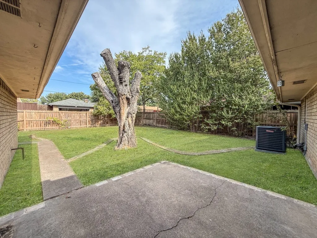 Single Family Residence For Sale in Dallas County , 2147 Oak Valley Lane, Dallas, Texas 75232, 3 Bedroom, 3 Bathroom, 2 Garage spaces, 2,162 Sqft, built in 1967, mls#21396227, Real Estate Agent in Dallas, Homes For Sale in Dallas county, Homes For Sale in Dallas, Realtor in Dallas Texas, Real Estate Brokerage Independent Realty Texas, Luminita Cordes Realtor