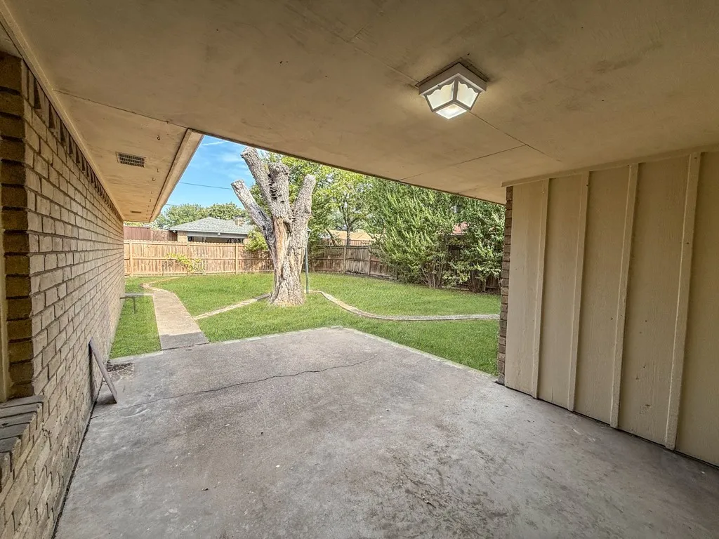 Single Family Residence For Sale in Dallas County , 2147 Oak Valley Lane, Dallas, Texas 75232, 3 Bedroom, 3 Bathroom, 2 Garage spaces, 2,162 Sqft, built in 1967, mls#21396227, Real Estate Agent in Dallas, Homes For Sale in Dallas county, Homes For Sale in Dallas, Realtor in Dallas Texas, Real Estate Brokerage Independent Realty Texas, Luminita Cordes Realtor