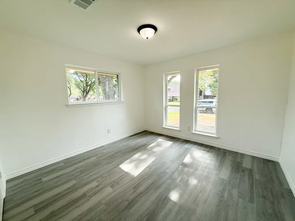 Single Family Residence For Sale in Dallas County , 2147 Oak Valley Lane, Dallas, Texas 75232, 3 Bedroom, 3 Bathroom, 2 Garage spaces, 2,162 Sqft, built in 1967, mls#21396227, Real Estate Agent in Dallas, Homes For Sale in Dallas county, Homes For Sale in Dallas, Realtor in Dallas Texas, Real Estate Brokerage Independent Realty Texas, Luminita Cordes Realtor