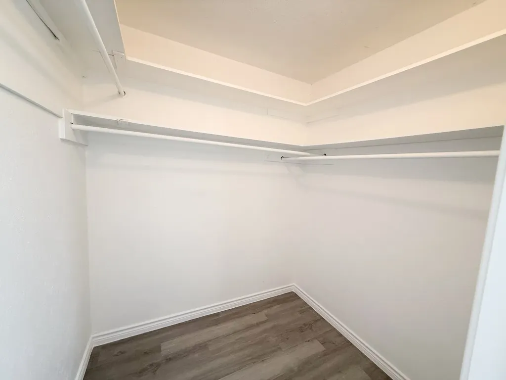 Single Family Residence For Sale in Dallas County , 2147 Oak Valley Lane, Dallas, Texas 75232, 3 Bedroom, 3 Bathroom, 2 Garage spaces, 2,162 Sqft, built in 1967, mls#21396227, Real Estate Agent in Dallas, Homes For Sale in Dallas county, Homes For Sale in Dallas, Realtor in Dallas Texas, Real Estate Brokerage Independent Realty Texas, Luminita Cordes Realtor