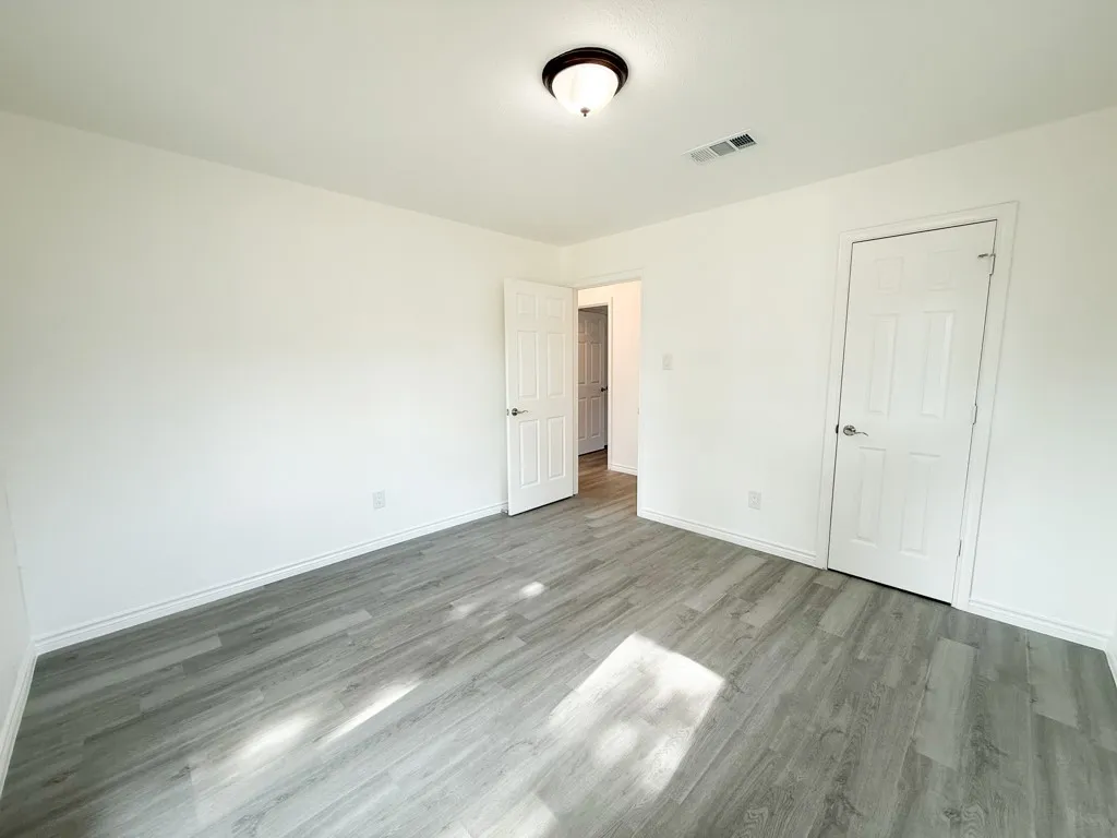 Single Family Residence For Sale in Dallas County , 2147 Oak Valley Lane, Dallas, Texas 75232, 3 Bedroom, 3 Bathroom, 2 Garage spaces, 2,162 Sqft, built in 1967, mls#21396227, Real Estate Agent in Dallas, Homes For Sale in Dallas county, Homes For Sale in Dallas, Realtor in Dallas Texas, Real Estate Brokerage Independent Realty Texas, Luminita Cordes Realtor