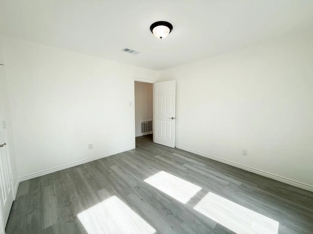 Single Family Residence For Sale in Dallas County , 2147 Oak Valley Lane, Dallas, Texas 75232, 3 Bedroom, 3 Bathroom, 2 Garage spaces, 2,162 Sqft, built in 1967, mls#21396227, Real Estate Agent in Dallas, Homes For Sale in Dallas county, Homes For Sale in Dallas, Realtor in Dallas Texas, Real Estate Brokerage Independent Realty Texas, Luminita Cordes Realtor