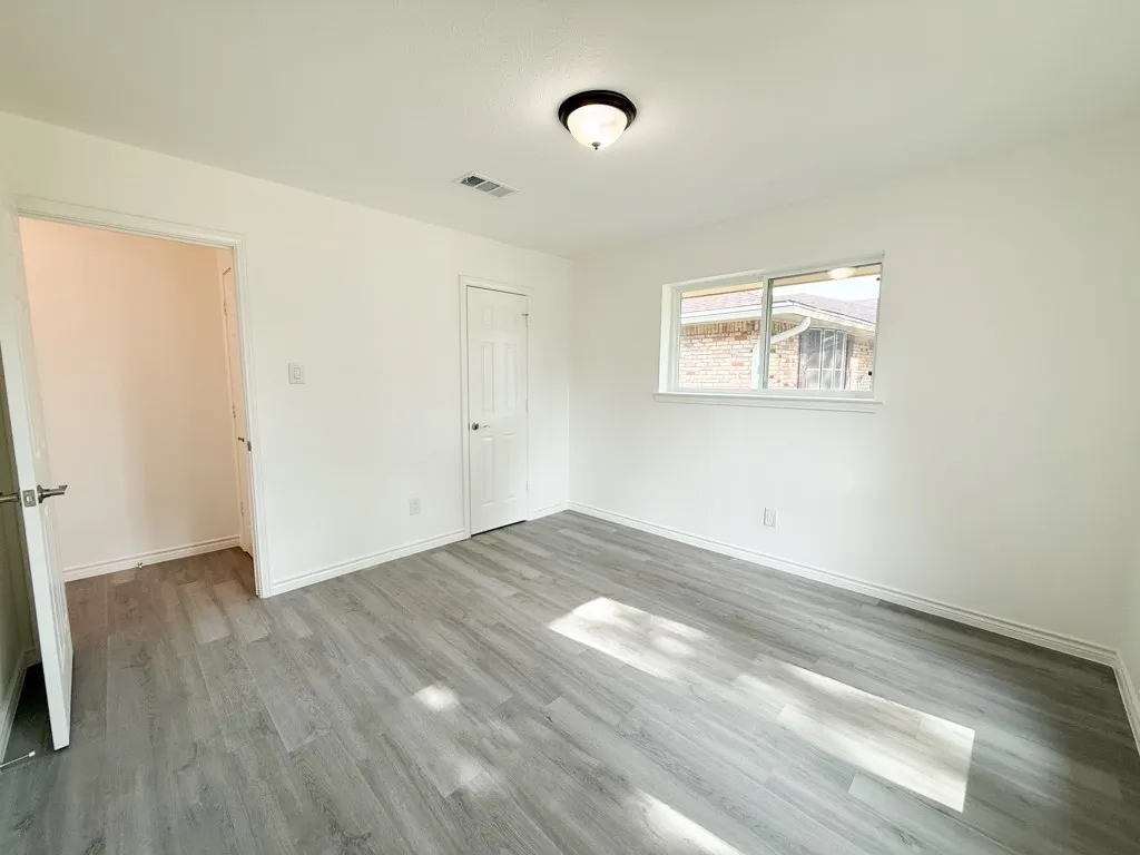 Single Family Residence For Sale in Dallas County , 2147 Oak Valley Lane, Dallas, Texas 75232, 3 Bedroom, 3 Bathroom, 2 Garage spaces, 2,162 Sqft, built in 1967, mls#21396227, Real Estate Agent in Dallas, Homes For Sale in Dallas county, Homes For Sale in Dallas, Realtor in Dallas Texas, Real Estate Brokerage Independent Realty Texas, Luminita Cordes Realtor