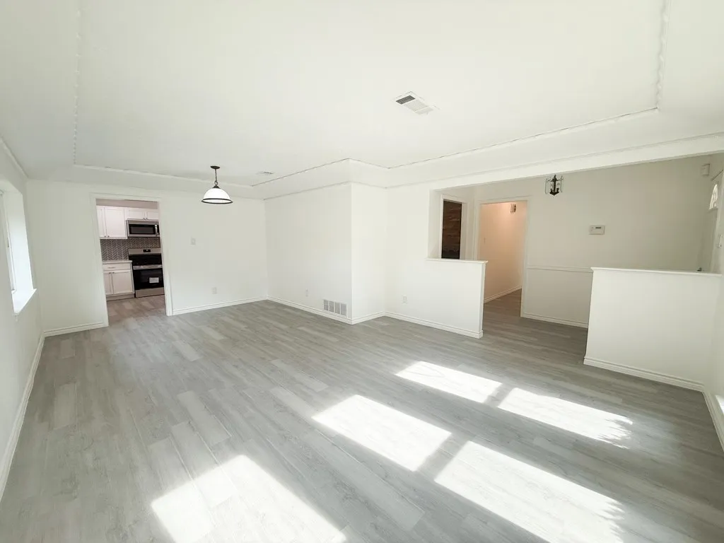 Single Family Residence For Sale in Dallas County , 2147 Oak Valley Lane, Dallas, Texas 75232, 3 Bedroom, 3 Bathroom, 2 Garage spaces, 2,162 Sqft, built in 1967, mls#21396227, Real Estate Agent in Dallas, Homes For Sale in Dallas county, Homes For Sale in Dallas, Realtor in Dallas Texas, Real Estate Brokerage Independent Realty Texas, Luminita Cordes Realtor
