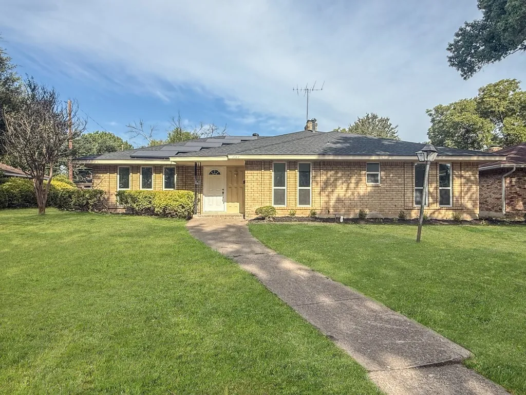 Single Family Residence For Sale in Dallas County , 2147 Oak Valley Lane, Dallas, Texas 75232, 3 Bedroom, 3 Bathroom, 2 Garage spaces, 2,162 Sqft, built in 1967, mls#21396227, Real Estate Agent in Dallas, Homes For Sale in Dallas county, Homes For Sale in Dallas, Realtor in Dallas Texas, Real Estate Brokerage Independent Realty Texas, Luminita Cordes Realtor