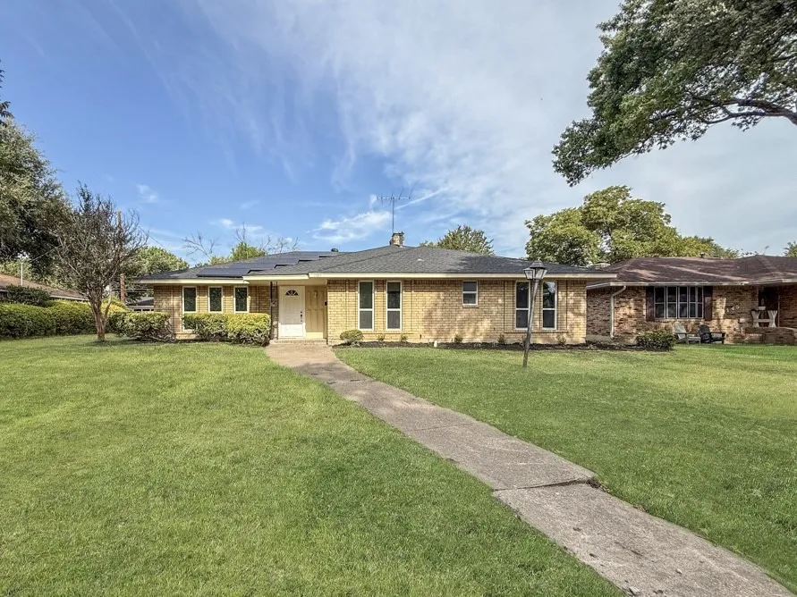 Single Family Residence For Sale