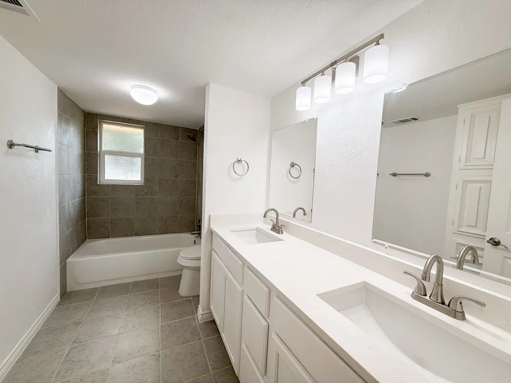 Single Family Residence For Sale in Dallas County , 2147 Oak Valley Lane, Dallas, Texas 75232, 3 Bedroom, 3 Bathroom, 2 Garage spaces, 2,162 Sqft, built in 1967, mls#21396227, Real Estate Agent in Dallas, Homes For Sale in Dallas county, Homes For Sale in Dallas, Realtor in Dallas Texas, Real Estate Brokerage Independent Realty Texas, Luminita Cordes Realtor