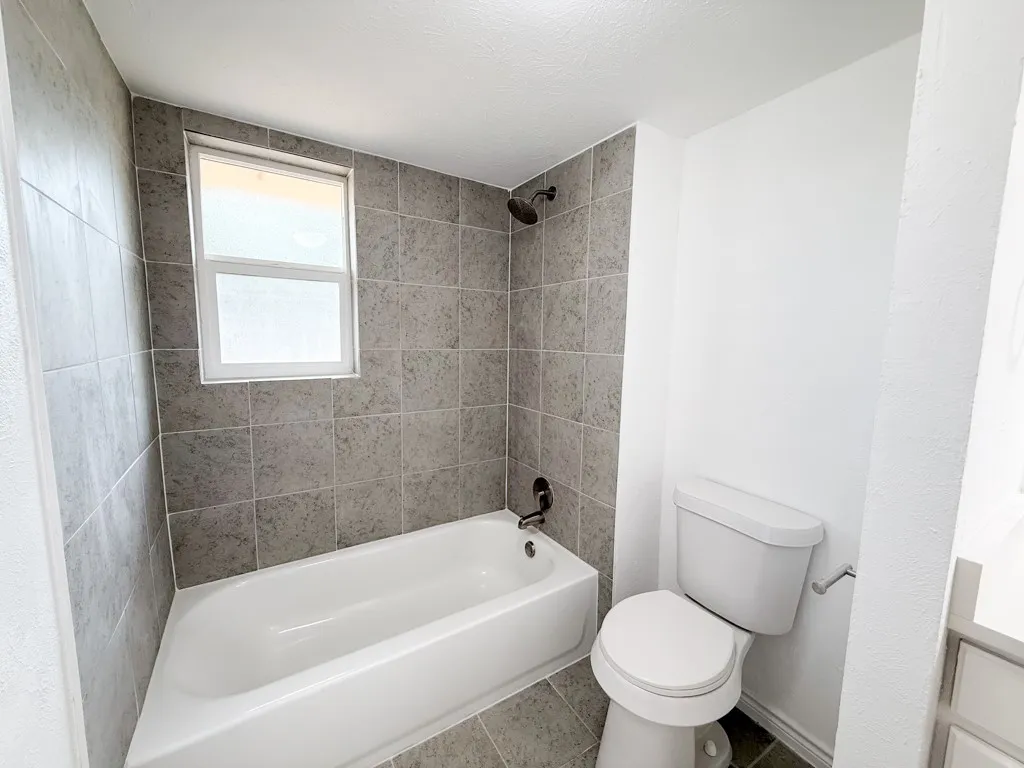 Single Family Residence For Sale in Dallas County , 2147 Oak Valley Lane, Dallas, Texas 75232, 3 Bedroom, 3 Bathroom, 2 Garage spaces, 2,162 Sqft, built in 1967, mls#21396227, Real Estate Agent in Dallas, Homes For Sale in Dallas county, Homes For Sale in Dallas, Realtor in Dallas Texas, Real Estate Brokerage Independent Realty Texas, Luminita Cordes Realtor
