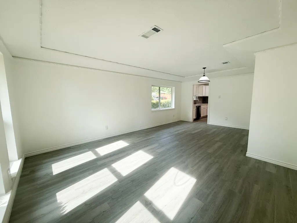 Single Family Residence For Sale in Dallas County , 2147 Oak Valley Lane, Dallas, Texas 75232, 3 Bedroom, 3 Bathroom, 2 Garage spaces, 2,162 Sqft, built in 1967, mls#21396227, Real Estate Agent in Dallas, Homes For Sale in Dallas county, Homes For Sale in Dallas, Realtor in Dallas Texas, Real Estate Brokerage Independent Realty Texas, Luminita Cordes Realtor