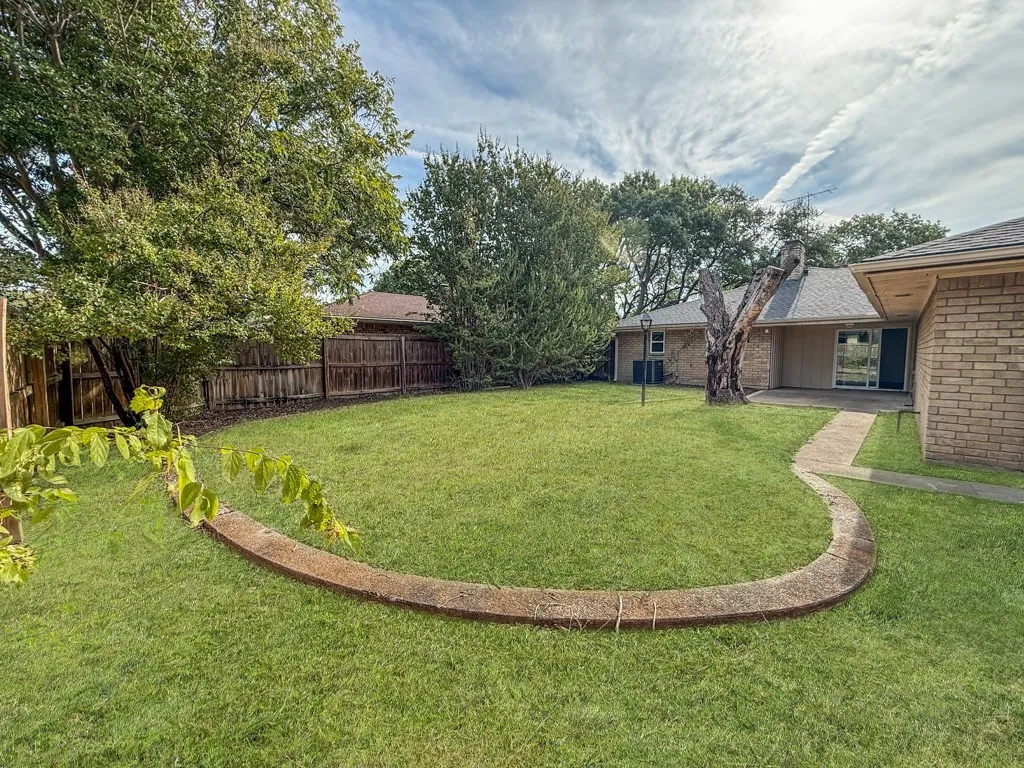 Single Family Residence For Sale in Dallas County , 2147 Oak Valley Lane, Dallas, Texas 75232, 3 Bedroom, 3 Bathroom, 2 Garage spaces, 2,162 Sqft, built in 1967, mls#21396227, Real Estate Agent in Dallas, Homes For Sale in Dallas county, Homes For Sale in Dallas, Realtor in Dallas Texas, Real Estate Brokerage Independent Realty Texas, Luminita Cordes Realtor