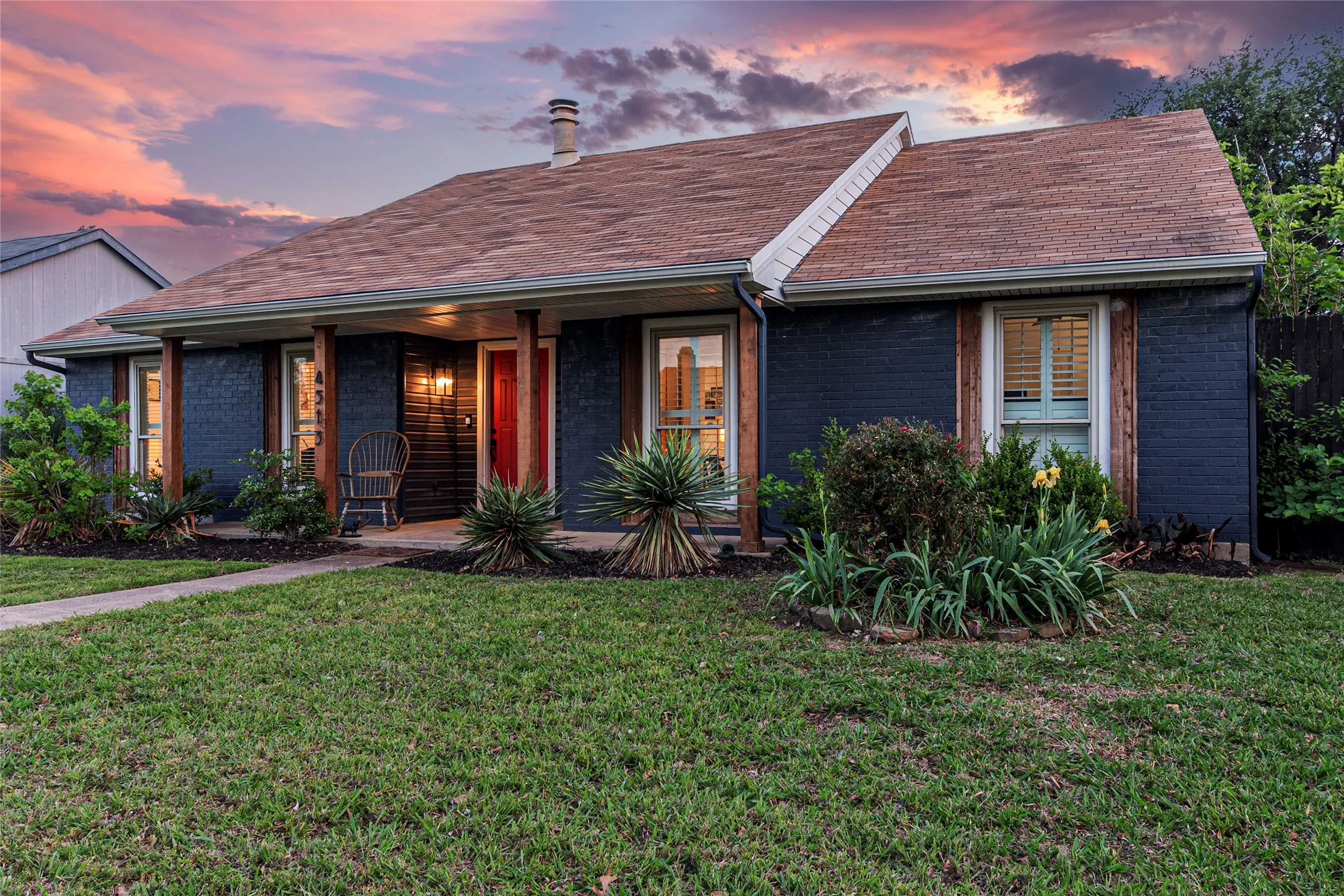 Single Family Residence For Sale in Denton County , 4513 Hale Street, The Colony, Texas 75056, 3 Bedroom, 2 Bathroom, 2 Garage spaces, 1,720 Sqft, built in 1982, mls#21394738, Real Estate Agent in The Colony, Homes For Sale in Denton county, Homes For Sale in The Colony, Realtor in The Colony Texas, Real Estate Brokerage Independent Realty Texas, Luminita Cordes Realtor