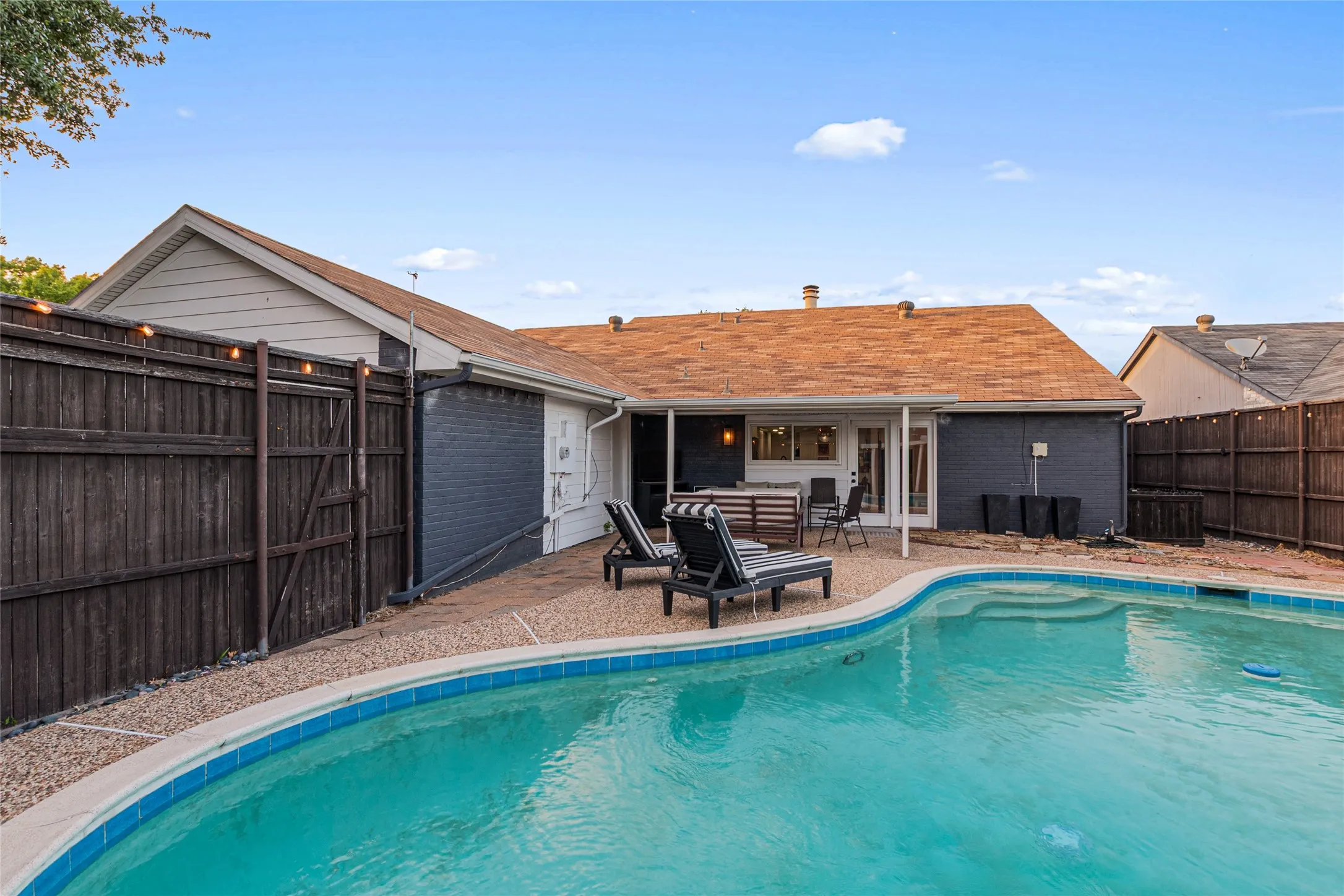 Single Family Residence For Sale in Denton County , 4513 Hale Street, The Colony, Texas 75056, 3 Bedroom, 2 Bathroom, 2 Garage spaces, 1,720 Sqft, built in 1982, mls#21394738, Real Estate Agent in The Colony, Homes For Sale in Denton county, Homes For Sale in The Colony, Realtor in The Colony Texas, Real Estate Brokerage Independent Realty Texas, Luminita Cordes Realtor