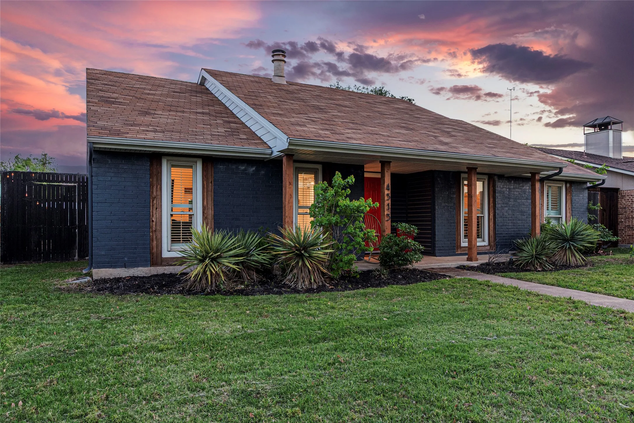 Single Family Residence For Sale in Denton County , 4513 Hale Street, The Colony, Texas 75056, 3 Bedroom, 2 Bathroom, 2 Garage spaces, 1,720 Sqft, built in 1982, mls#21394738, Real Estate Agent in The Colony, Homes For Sale in Denton county, Homes For Sale in The Colony, Realtor in The Colony Texas, Real Estate Brokerage Independent Realty Texas, Luminita Cordes Realtor