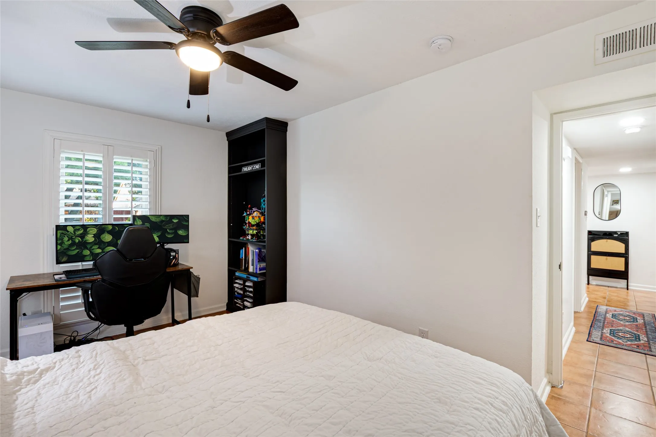 Single Family Residence For Sale in Denton County , 4513 Hale Street, The Colony, Texas 75056, 3 Bedroom, 2 Bathroom, 2 Garage spaces, 1,720 Sqft, built in 1982, mls#21394738, Real Estate Agent in The Colony, Homes For Sale in Denton county, Homes For Sale in The Colony, Realtor in The Colony Texas, Real Estate Brokerage Independent Realty Texas, Luminita Cordes Realtor