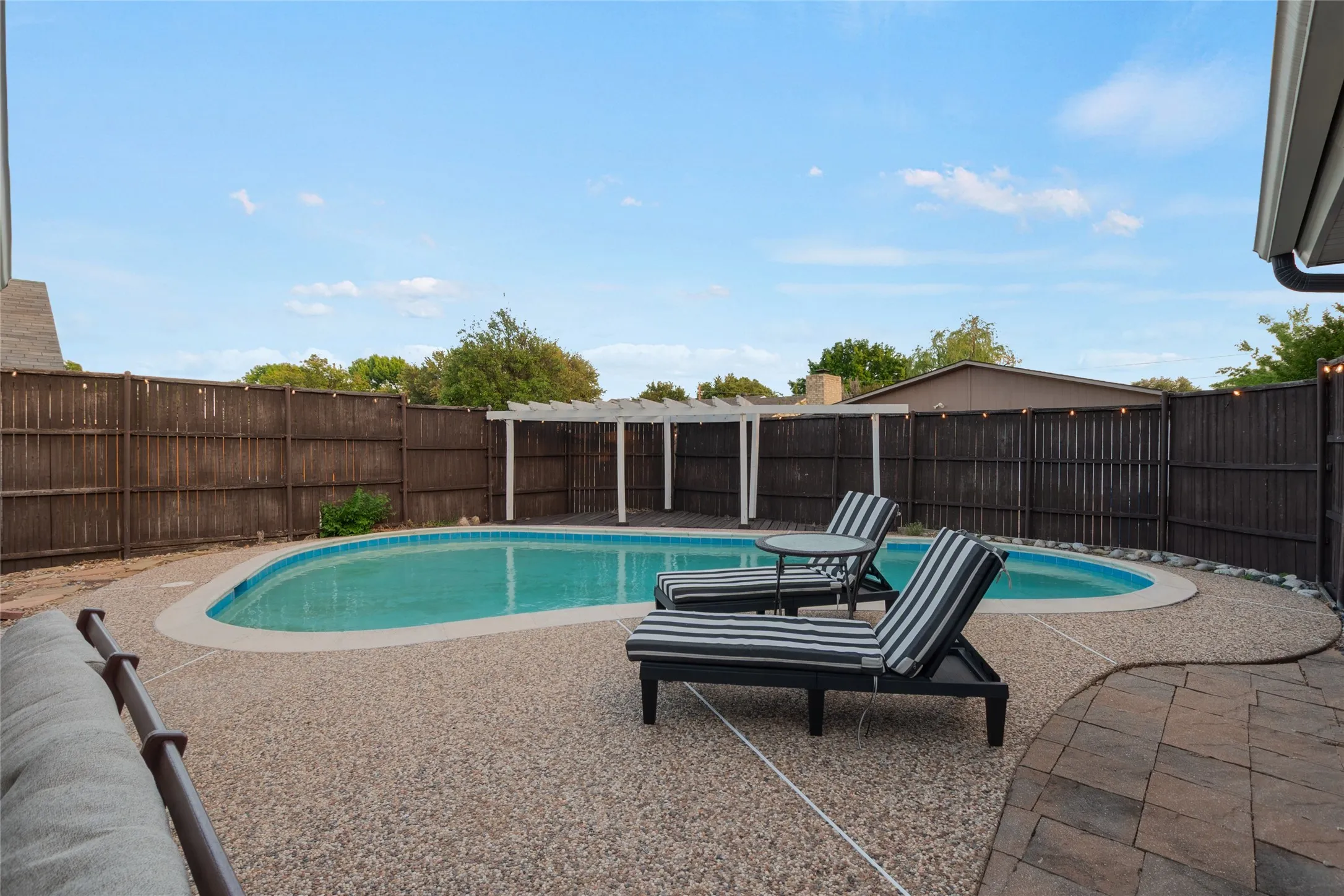 Single Family Residence For Sale in Denton County , 4513 Hale Street, The Colony, Texas 75056, 3 Bedroom, 2 Bathroom, 2 Garage spaces, 1,720 Sqft, built in 1982, mls#21394738, Real Estate Agent in The Colony, Homes For Sale in Denton county, Homes For Sale in The Colony, Realtor in The Colony Texas, Real Estate Brokerage Independent Realty Texas, Luminita Cordes Realtor