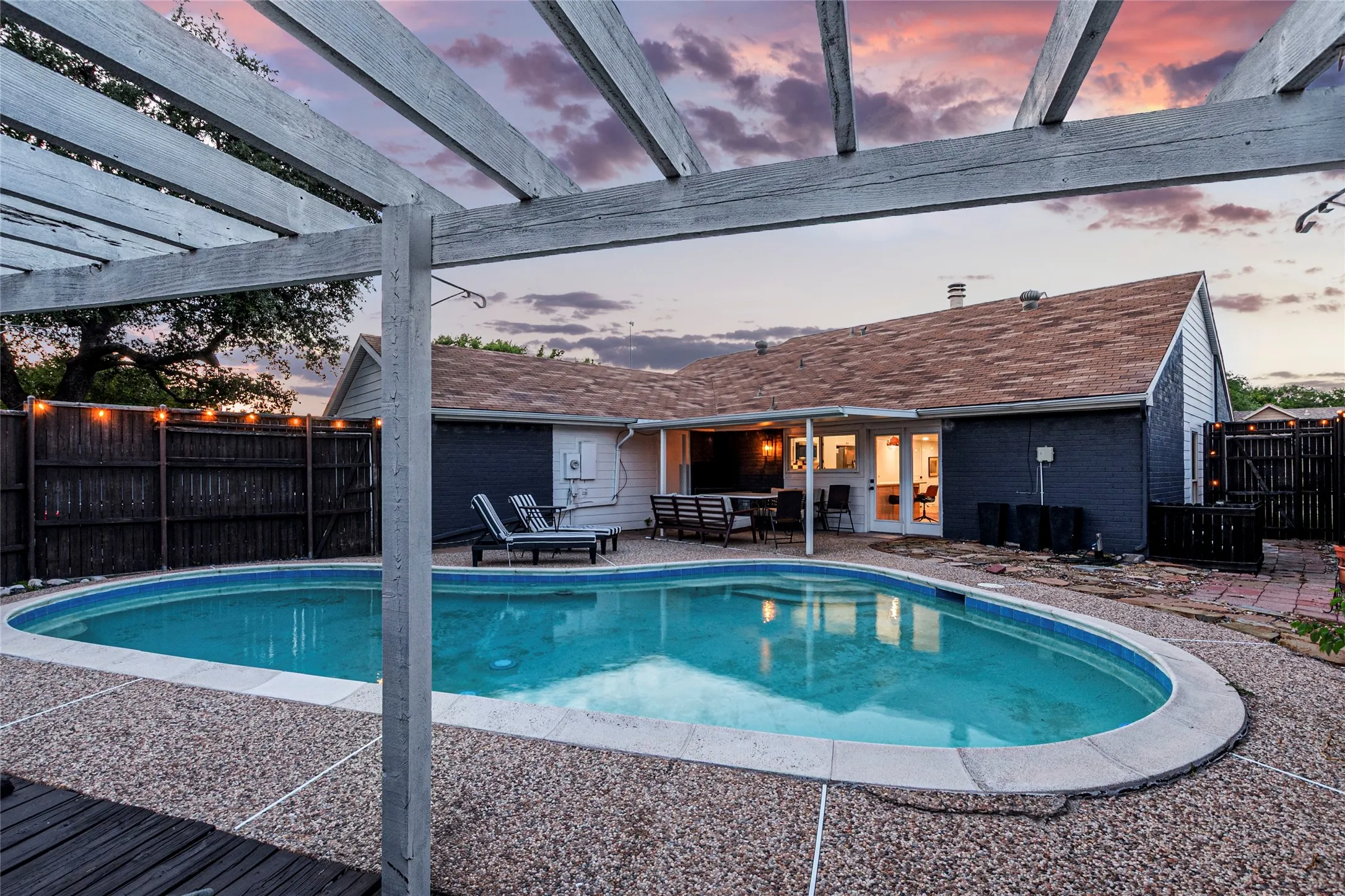 Single Family Residence For Sale in Denton County , 4513 Hale Street, The Colony, Texas 75056, 3 Bedroom, 2 Bathroom, 2 Garage spaces, 1,720 Sqft, built in 1982, mls#21394738, Real Estate Agent in The Colony, Homes For Sale in Denton county, Homes For Sale in The Colony, Realtor in The Colony Texas, Real Estate Brokerage Independent Realty Texas, Luminita Cordes Realtor