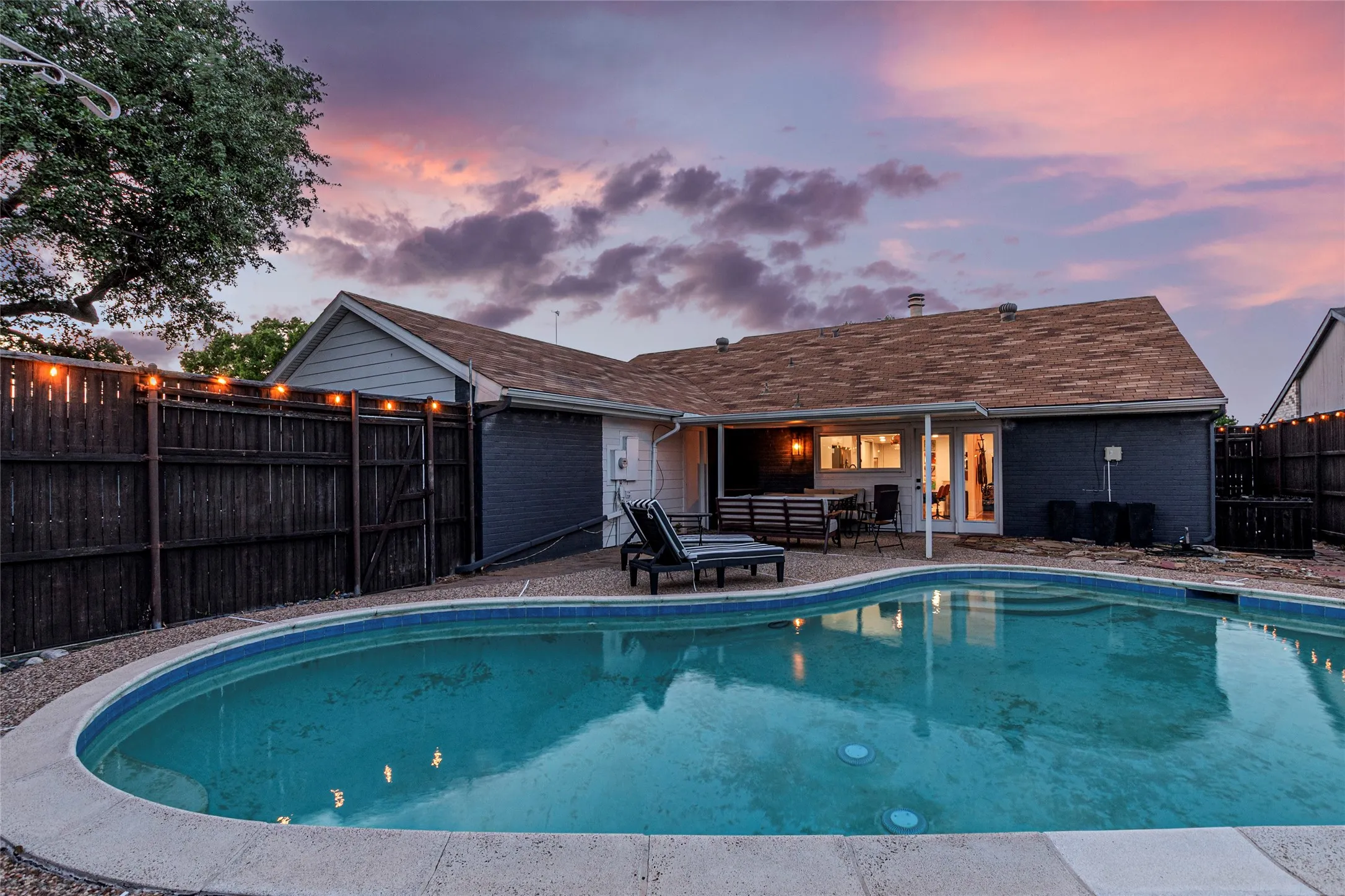Single Family Residence For Sale in Denton County , 4513 Hale Street, The Colony, Texas 75056, 3 Bedroom, 2 Bathroom, 2 Garage spaces, 1,720 Sqft, built in 1982, mls#21394738, Real Estate Agent in The Colony, Homes For Sale in Denton county, Homes For Sale in The Colony, Realtor in The Colony Texas, Real Estate Brokerage Independent Realty Texas, Luminita Cordes Realtor