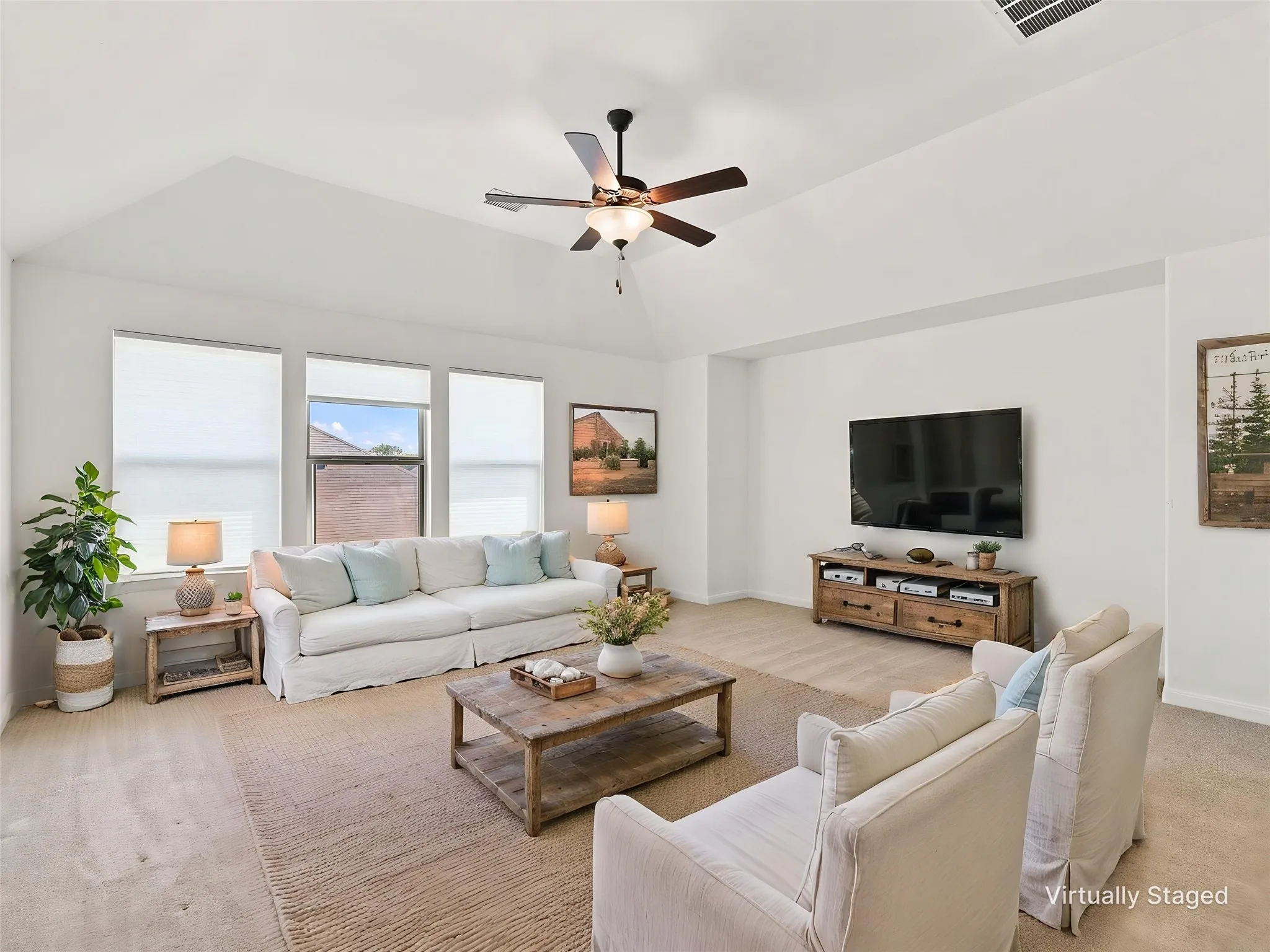 LARGE secondary living space could also serve as a gameroom!