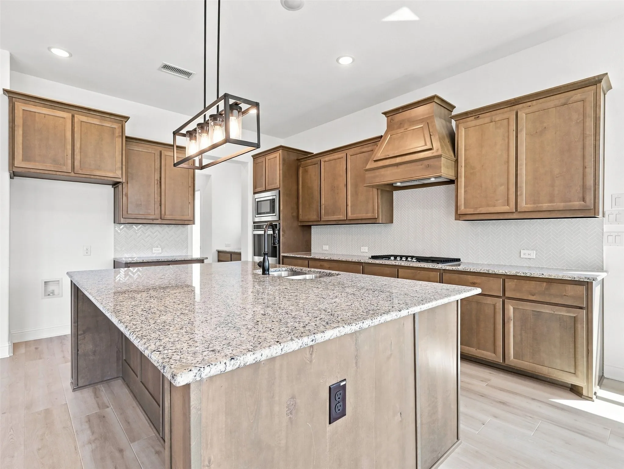 Single Family Residence For Sale in Rockwall County , 1315 Middleton Drive, Rockwall, Texas 75087, 4 Bedroom, 5 Bathroom, 3 Garage spaces, 3,613 Sqft, built in 2021, mls#21396035, Real Estate Agent in Rockwall, Homes For Sale in Rockwall county, Homes For Sale in Rockwall, Realtor in Rockwall Texas, Real Estate Brokerage Independent Realty Texas, Luminita Cordes Realtor