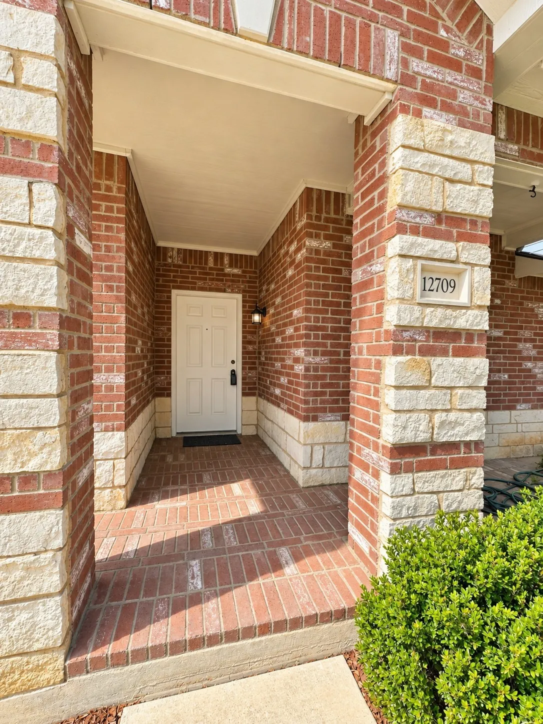 Single Family Residence For Rent in Tarrant County , 12709 Mourning Dove Lane, Fort Worth, Texas 76244, 4 Bedroom, 2 Bathroom, 2 Garage spaces, 2,093 Sqft, built in 2008, mls#21394960, Real Estate Agent in Fort Worth, Homes For Rent in Tarrant county, Homes For Rent in Fort Worth, Realtor in Fort Worth Texas, Real Estate Brokerage Independent Realty Texas, Luminita Cordes Realtor
