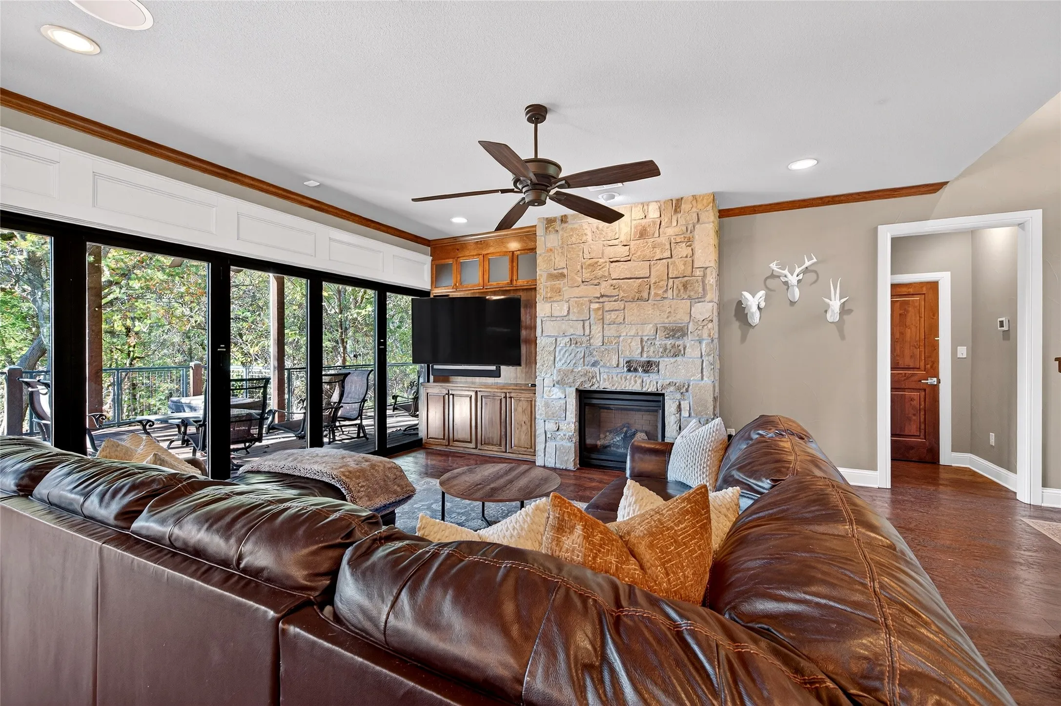 Single Family Residence For Sale in Grayson County , 315 Homesite Road, Pottsboro, Texas 75076, 4 Bedroom, 4 Bathroom, 4 Garage spaces, 2,585 Sqft, built in 2014, mls#21395903, Real Estate Agent in Pottsboro, Homes For Sale in Grayson county, Homes For Sale in Pottsboro, Realtor in Pottsboro Texas, Real Estate Brokerage Independent Realty Texas, Luminita Cordes Realtor